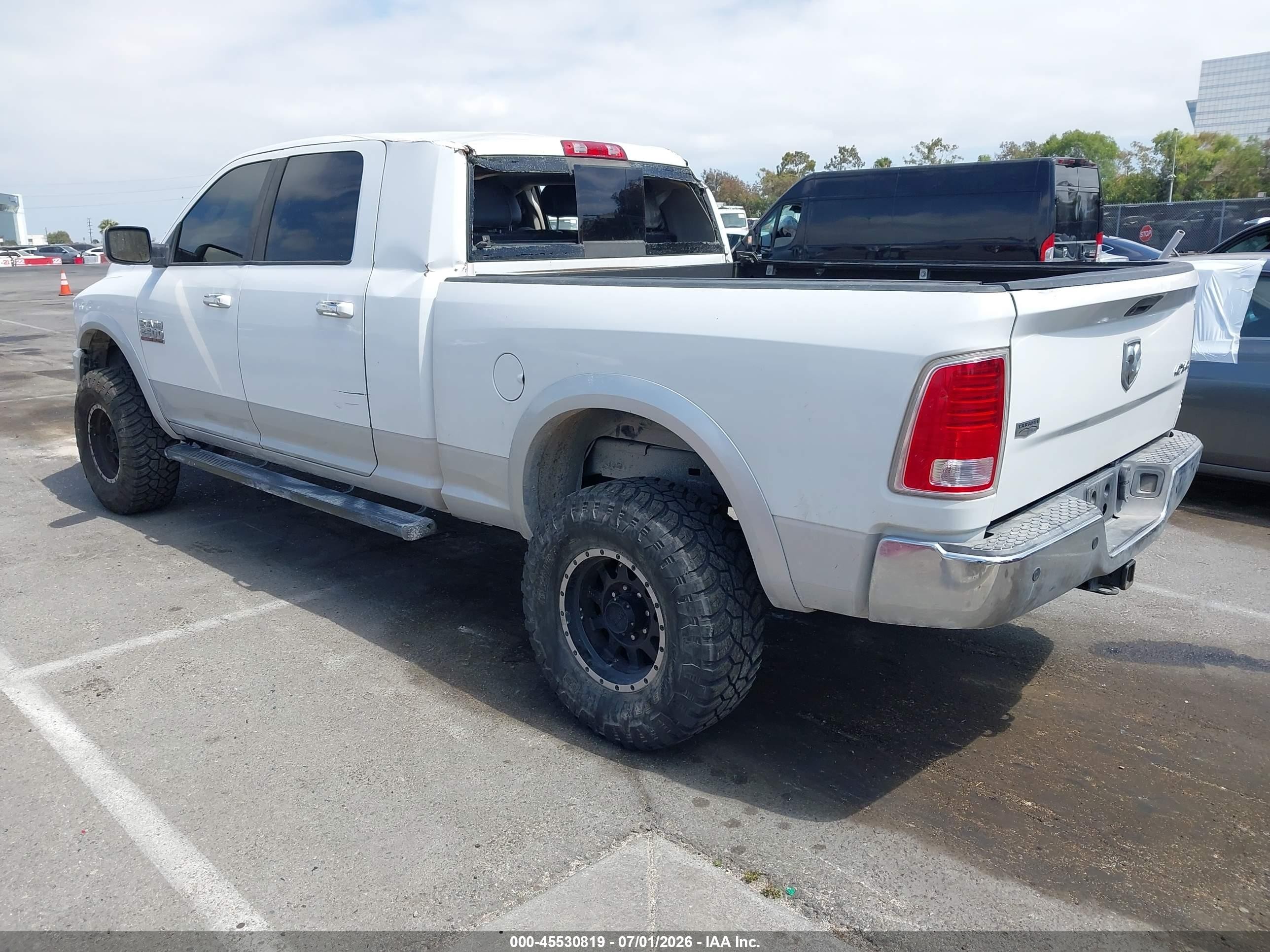 2014 Ram 2500 Laramie White vin: 3C6UR5NJ7EG141728