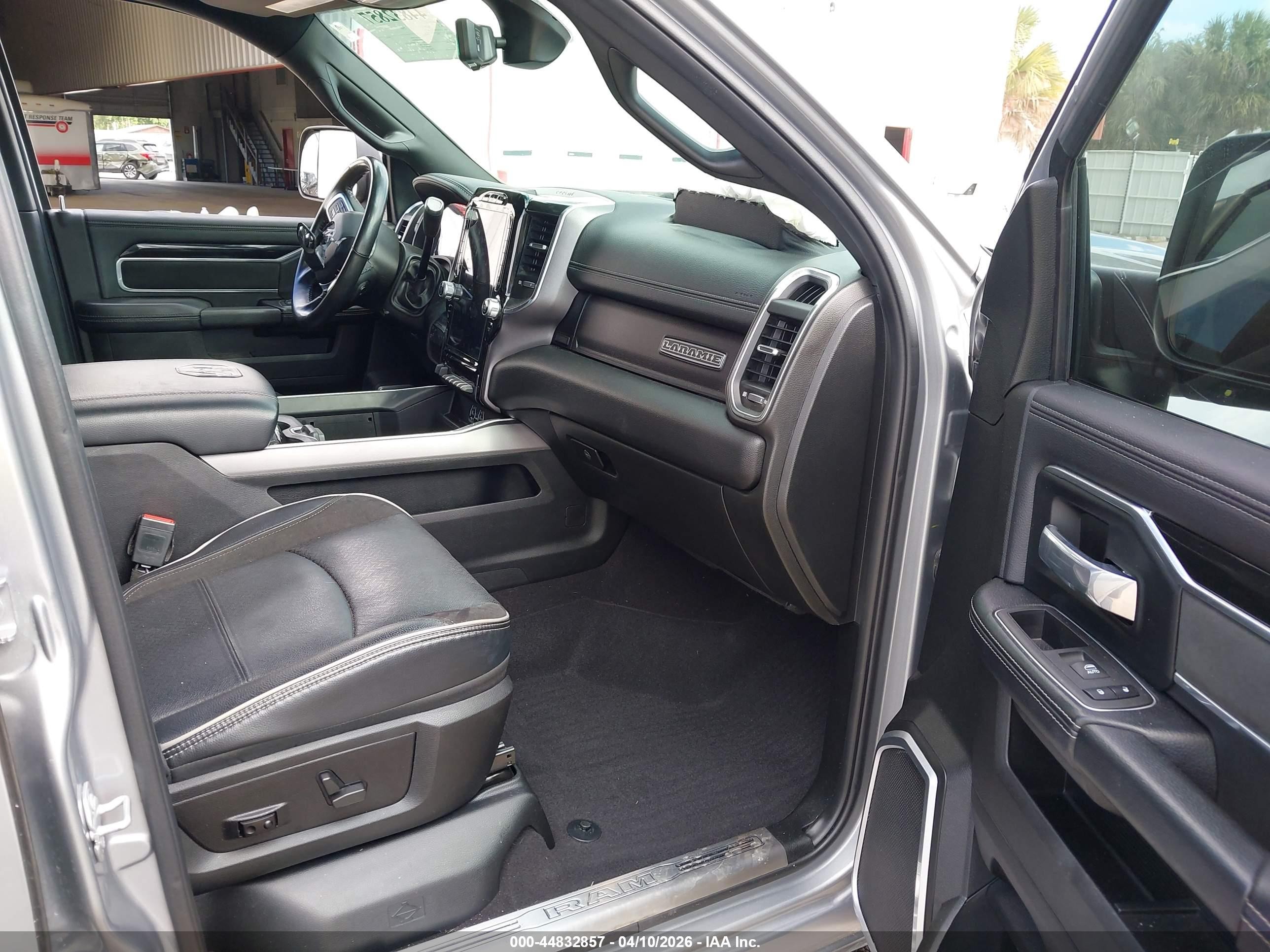2022 Ram 2500 Laramie  4x4 6'4 Box Silver vin: 3C6UR5NL0NG108832