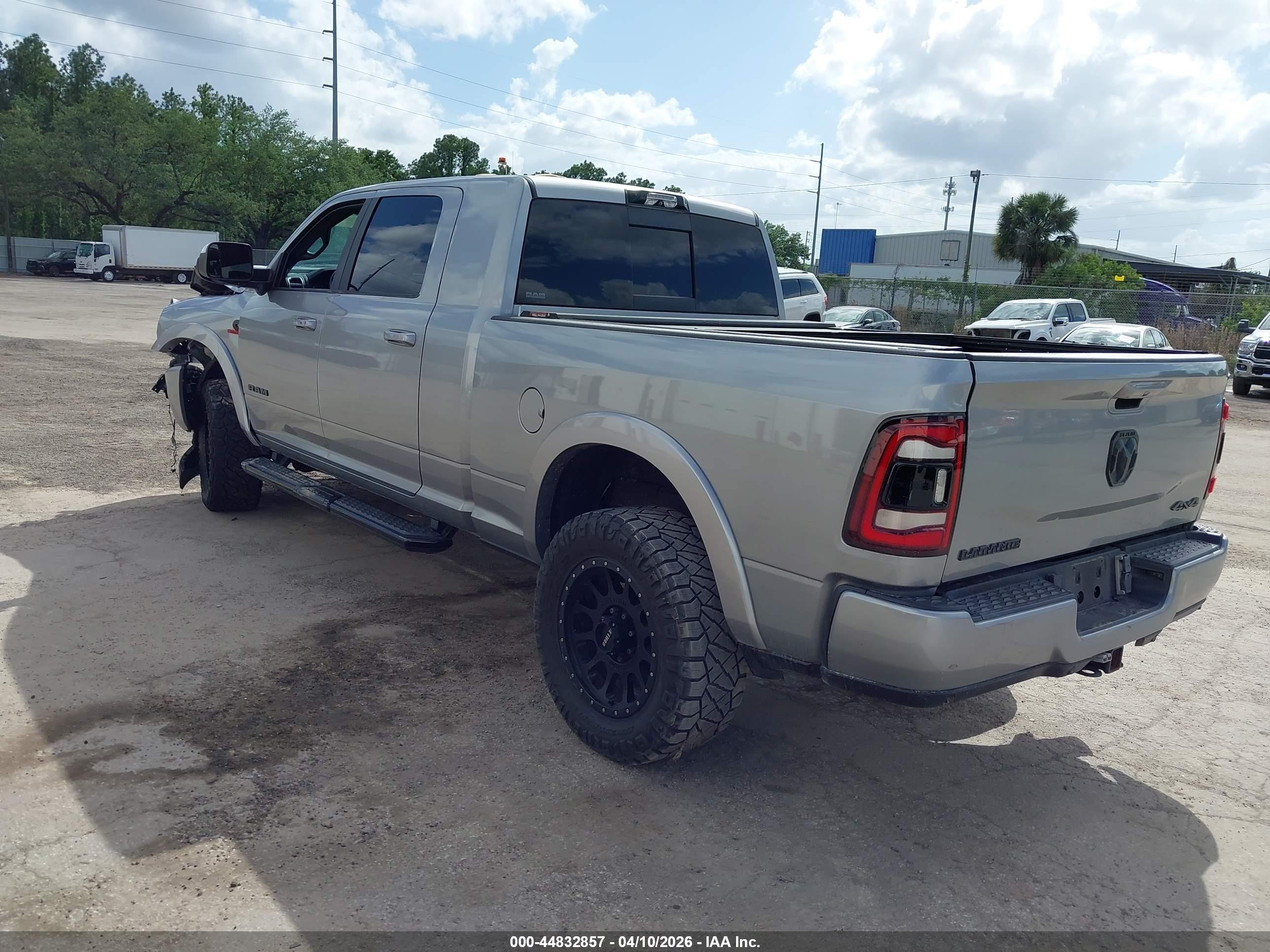 2022 Ram 2500 Laramie  4x4 6'4 Box Silver vin: 3C6UR5NL0NG108832
