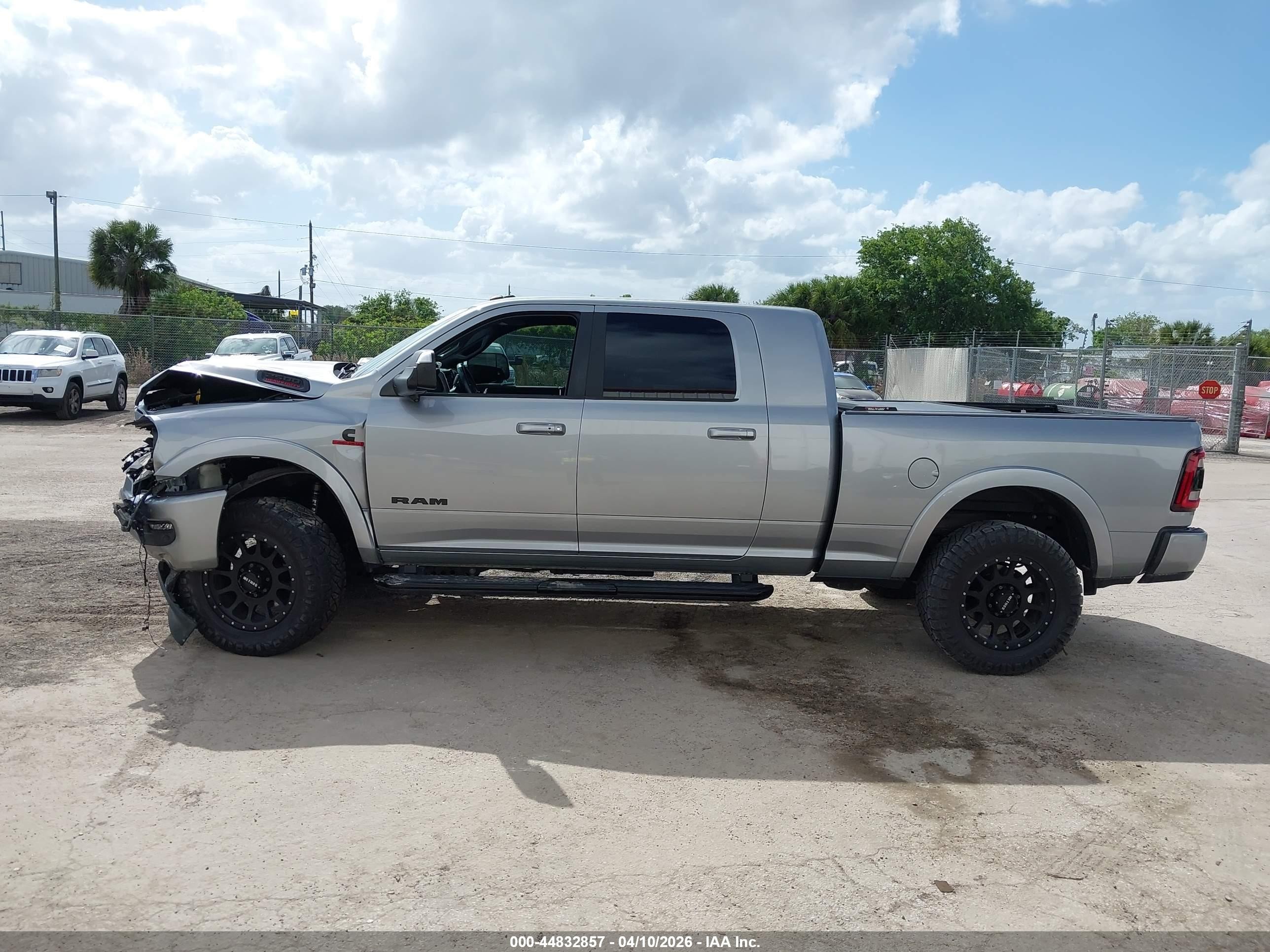 2022 Ram 2500 Laramie  4x4 6'4 Box Silver vin: 3C6UR5NL0NG108832
