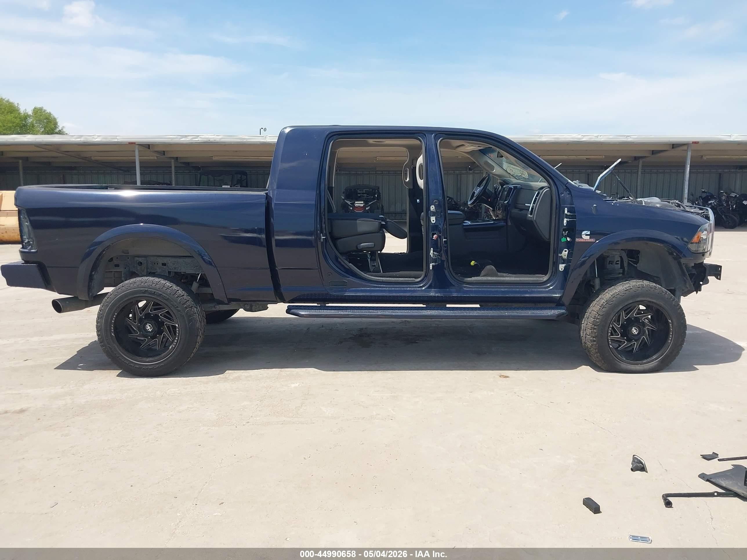 2014 Ram 2500 Laramie Blue vin: 3C6UR5NL3EG124099