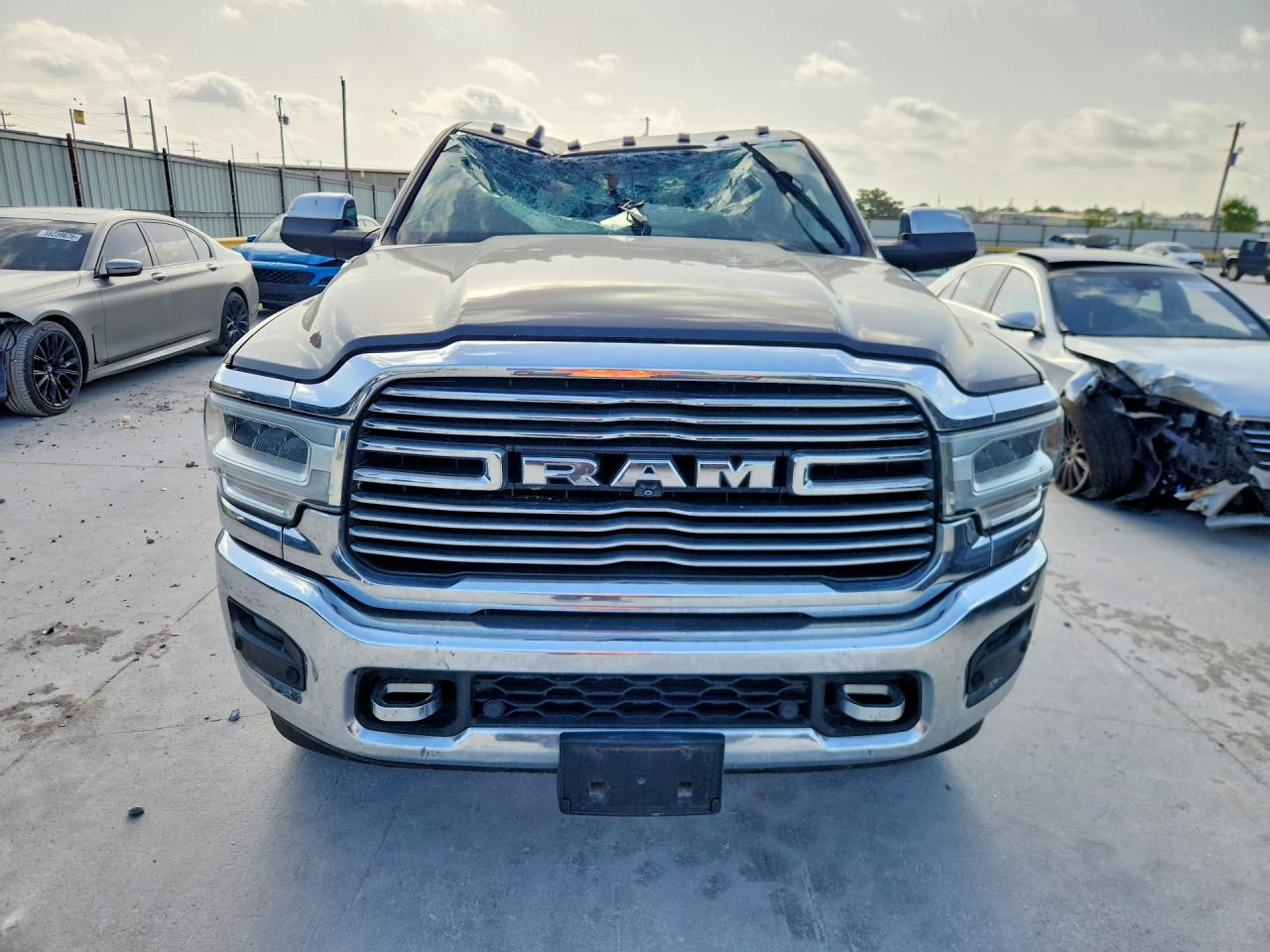 2019 Ram 2500 Laramie Gray vin: 3C6UR5NL3KG640118