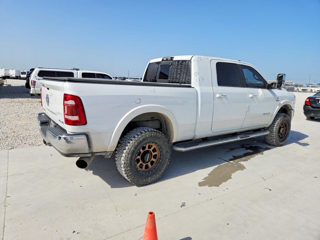 2020 Ram 2500 Laramie Белый vin: 3C6UR5NL3LG217248