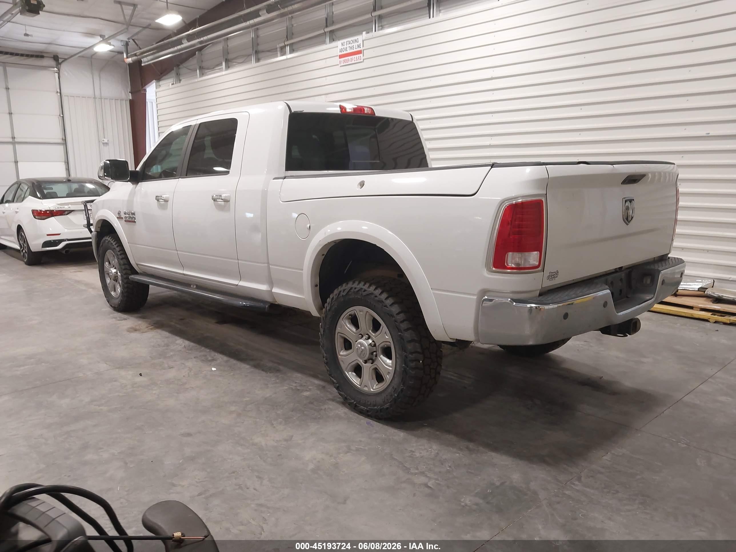 2014 Ram 2500 Laramie Белый vin: 3C6UR5NL9EG320323