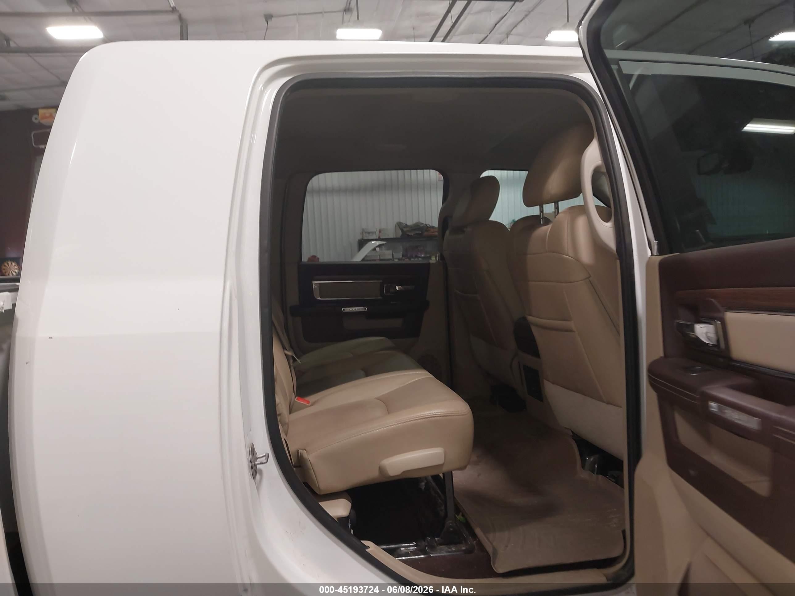 2014 Ram 2500 Laramie Белый vin: 3C6UR5NL9EG320323
