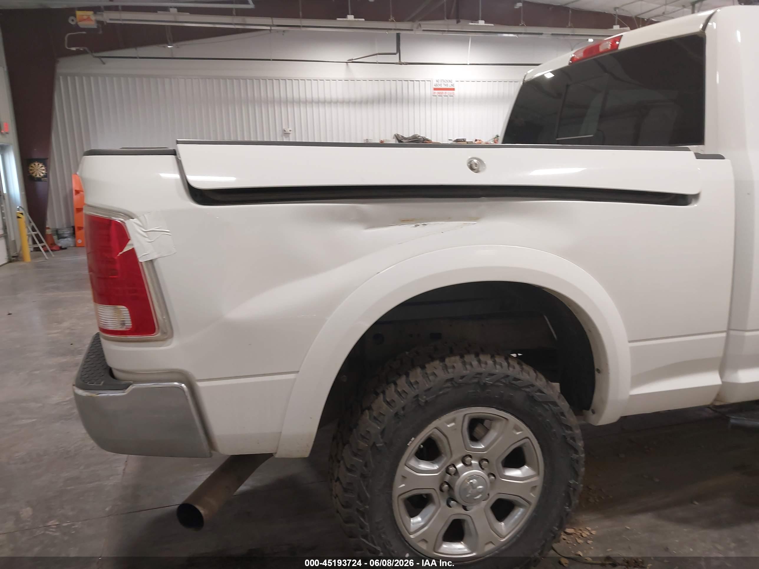 2014 Ram 2500 Laramie Белый vin: 3C6UR5NL9EG320323