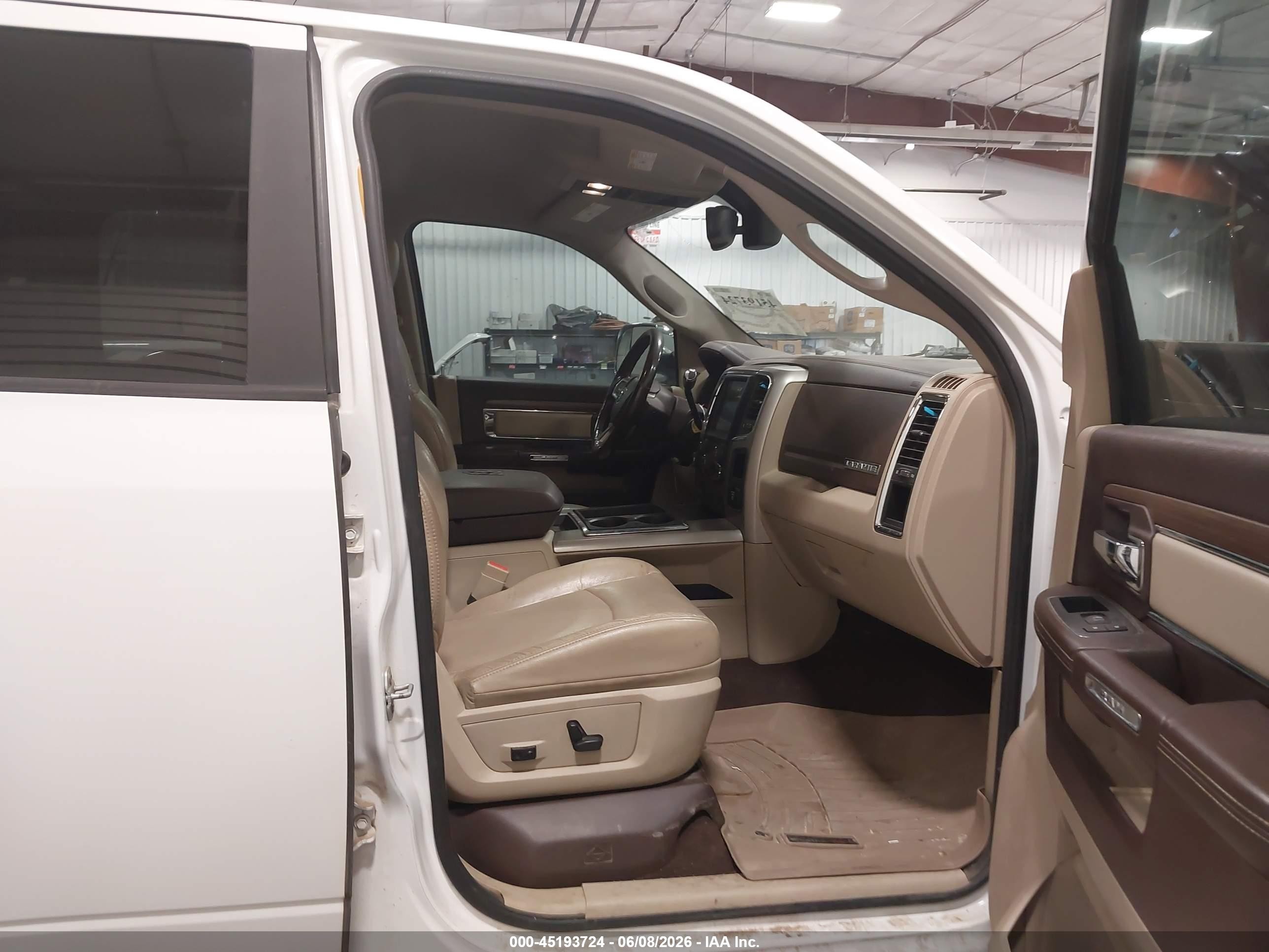 2014 Ram 2500 Laramie Белый vin: 3C6UR5NL9EG320323