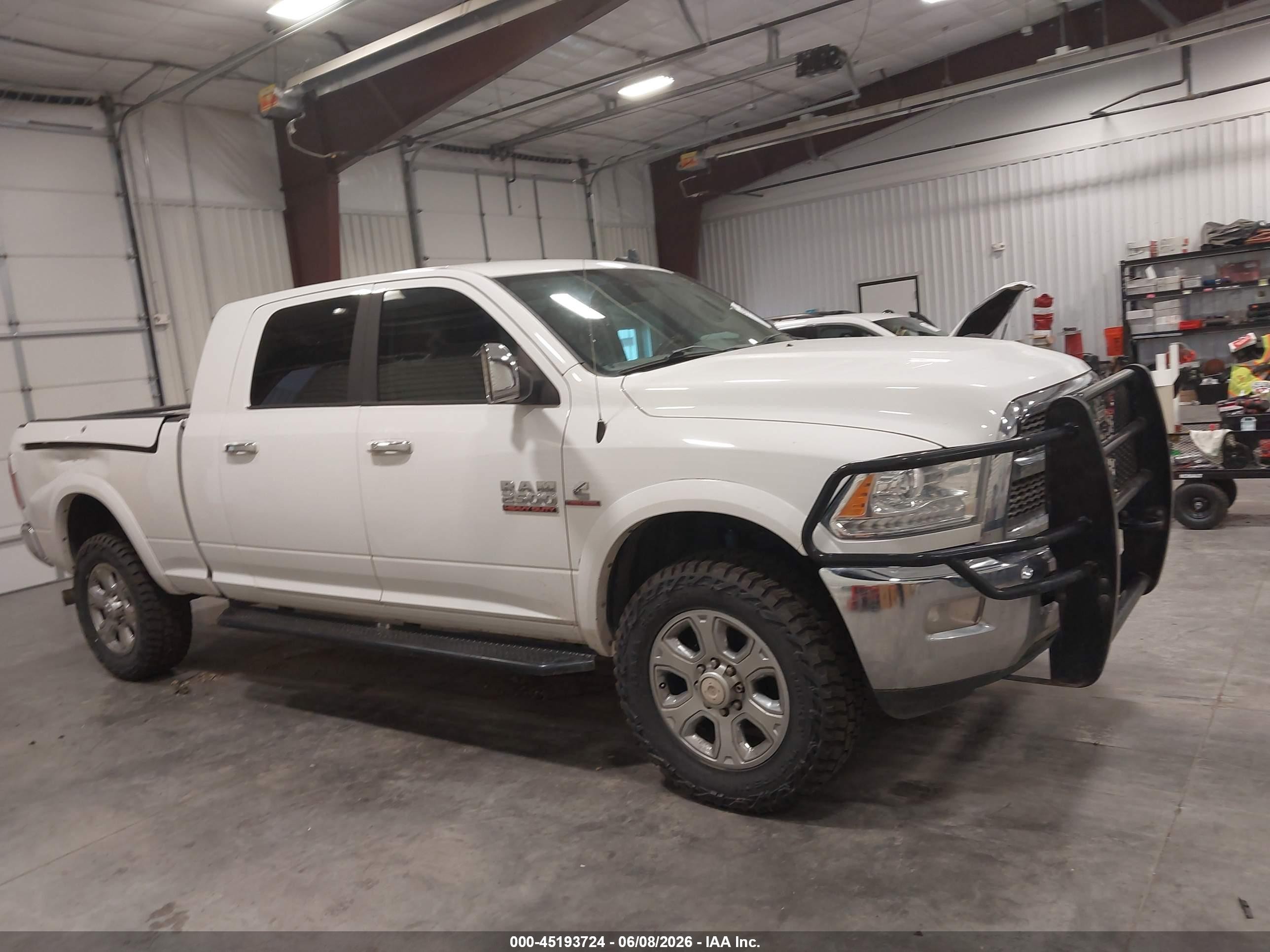 2014 Ram 2500 Laramie Белый vin: 3C6UR5NL9EG320323