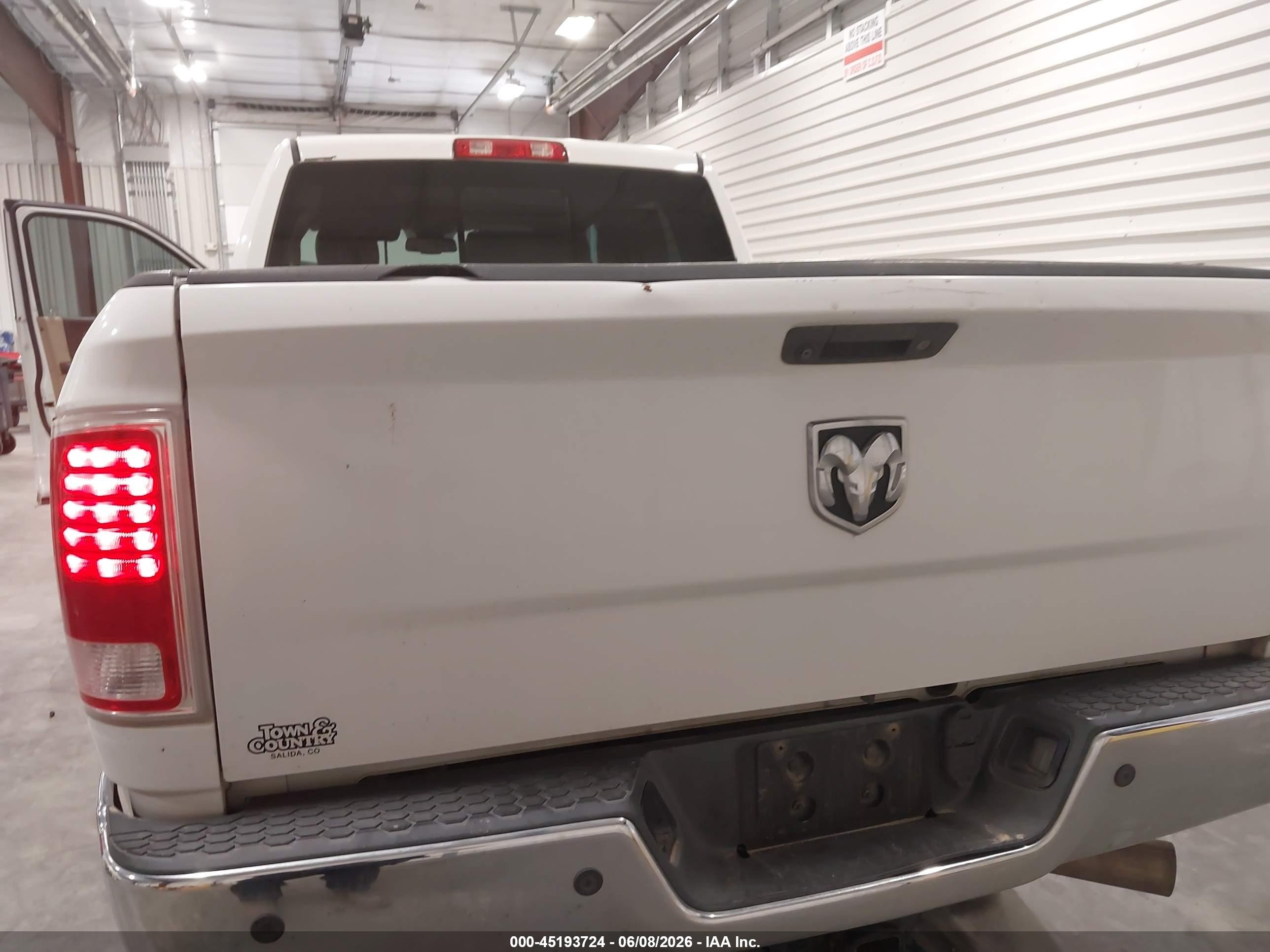 2014 Ram 2500 Laramie Белый vin: 3C6UR5NL9EG320323