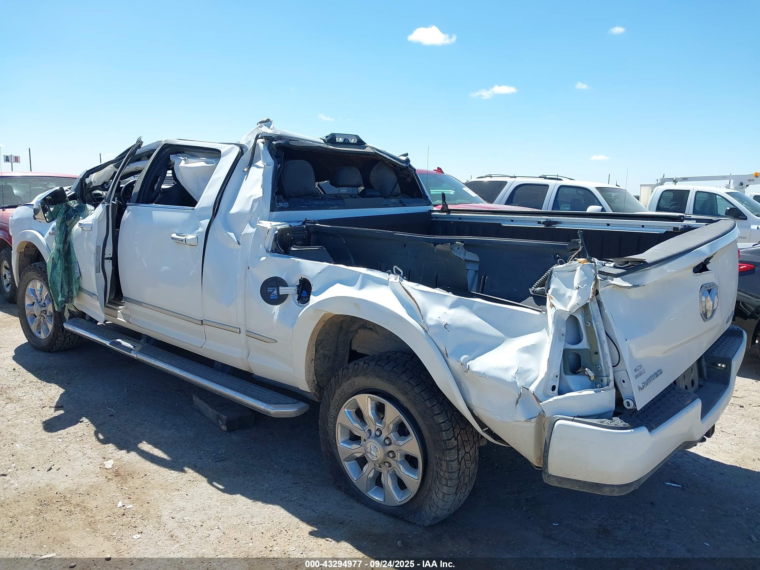 2021 Ram 2500 Limited  4x4 6'4 Box Белый vin: 3C6UR5TL4MG573051