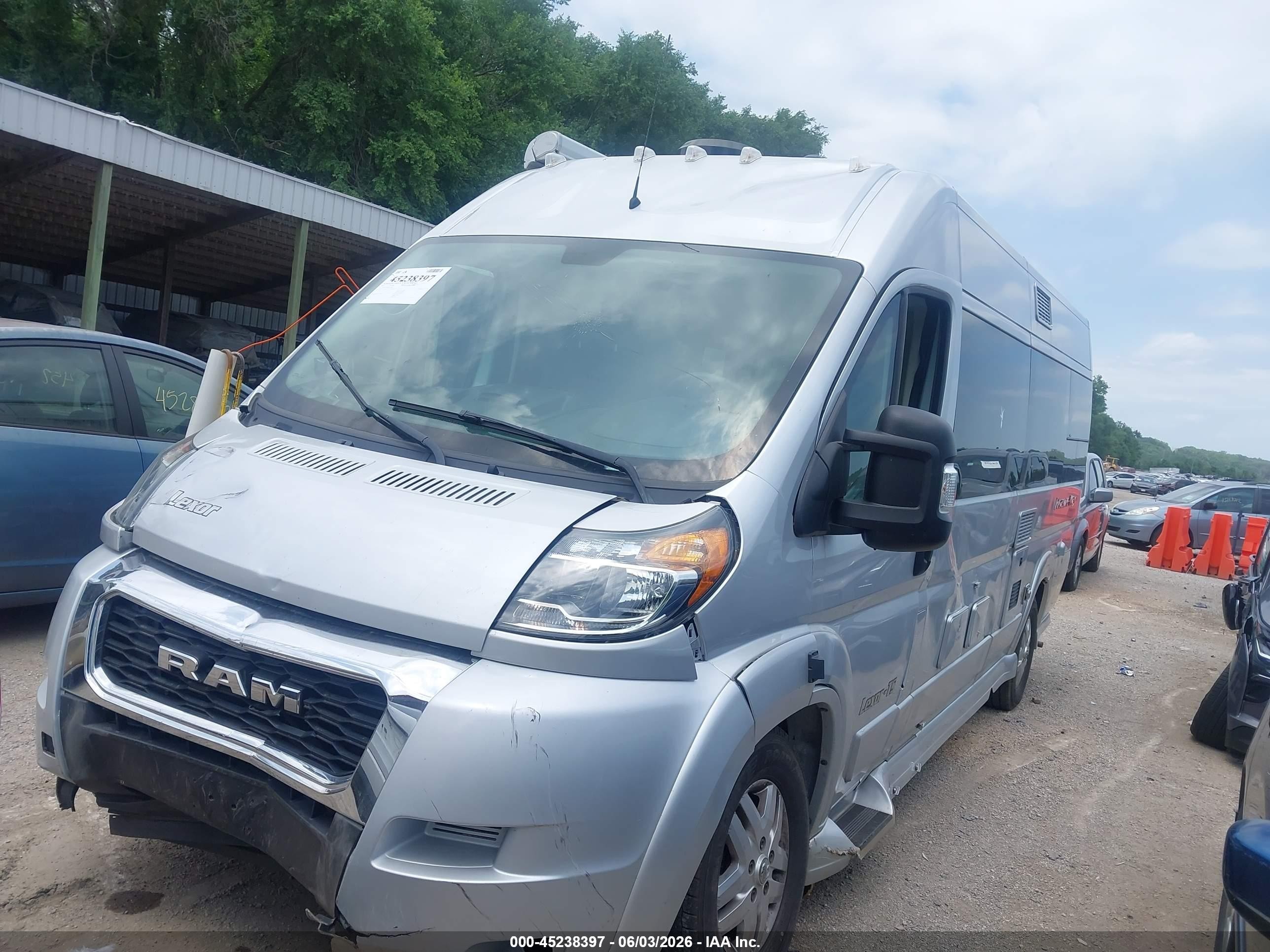 2021 Pleasure Way Lexor   Серебряный vin: 3C6URVJG8LE134032