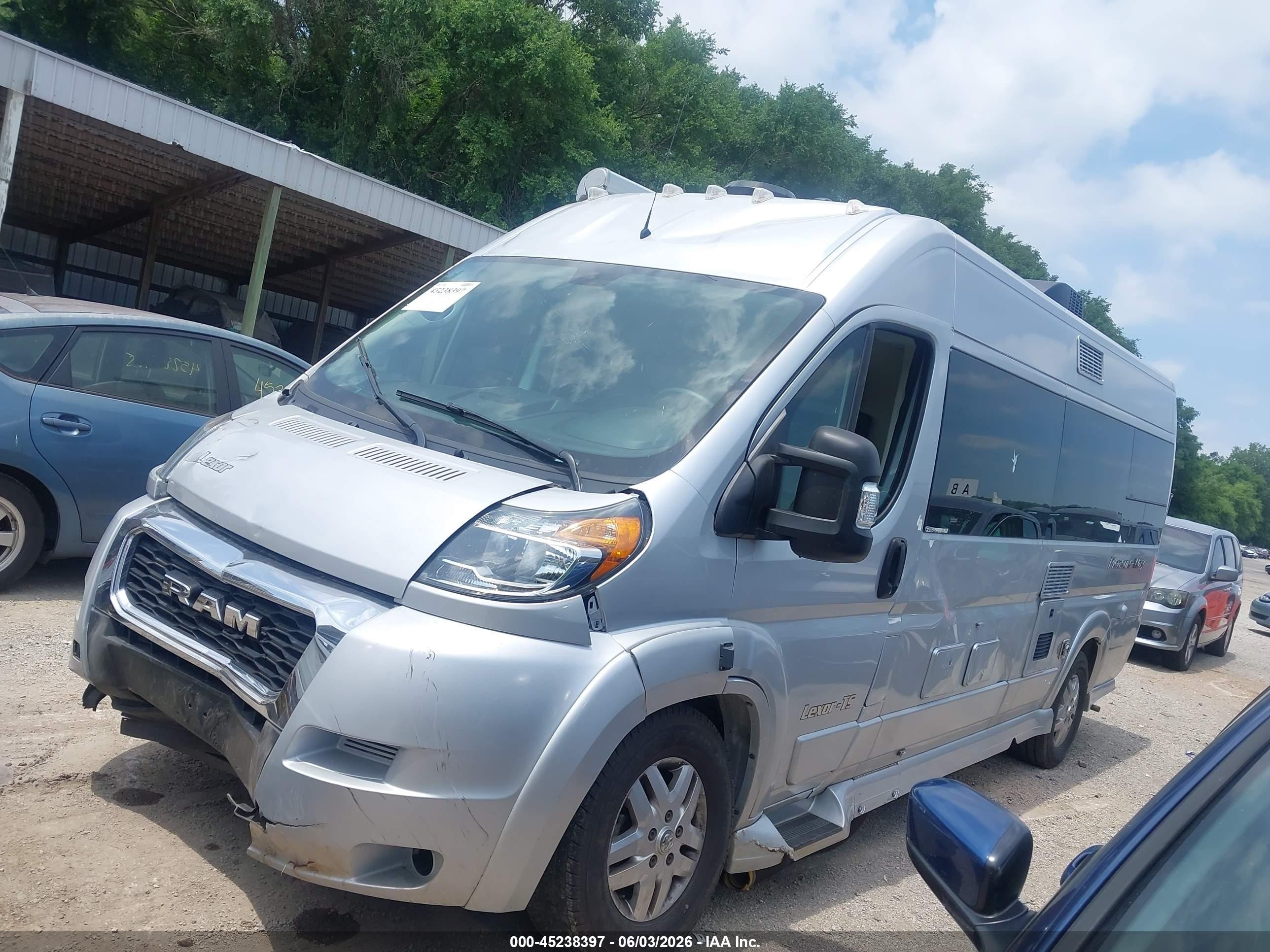 2021 Pleasure Way Lexor   Серебряный vin: 3C6URVJG8LE134032