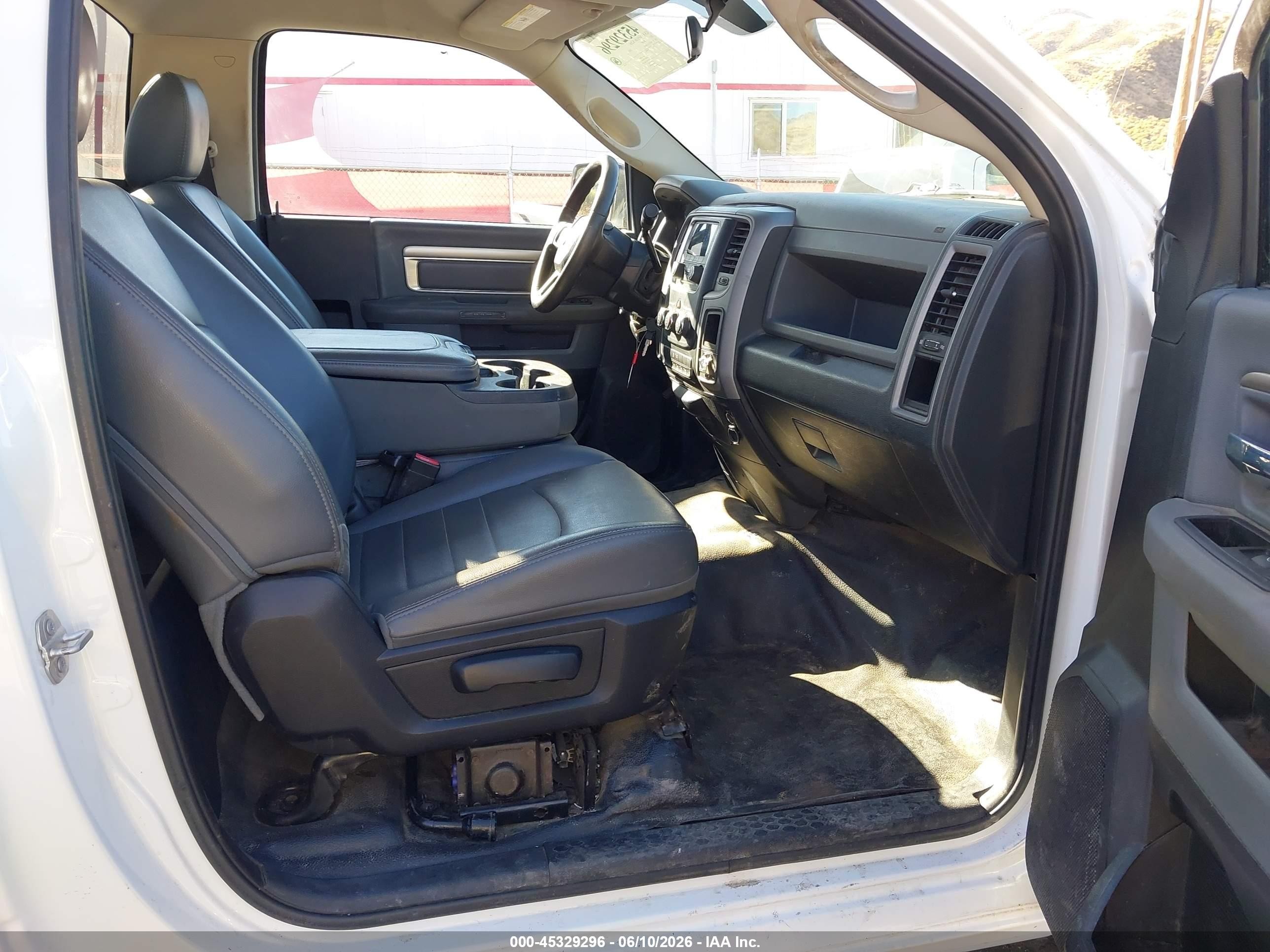 2015 Ram 2500 Tradesman White vin: 3C7WR4AT1FG704828