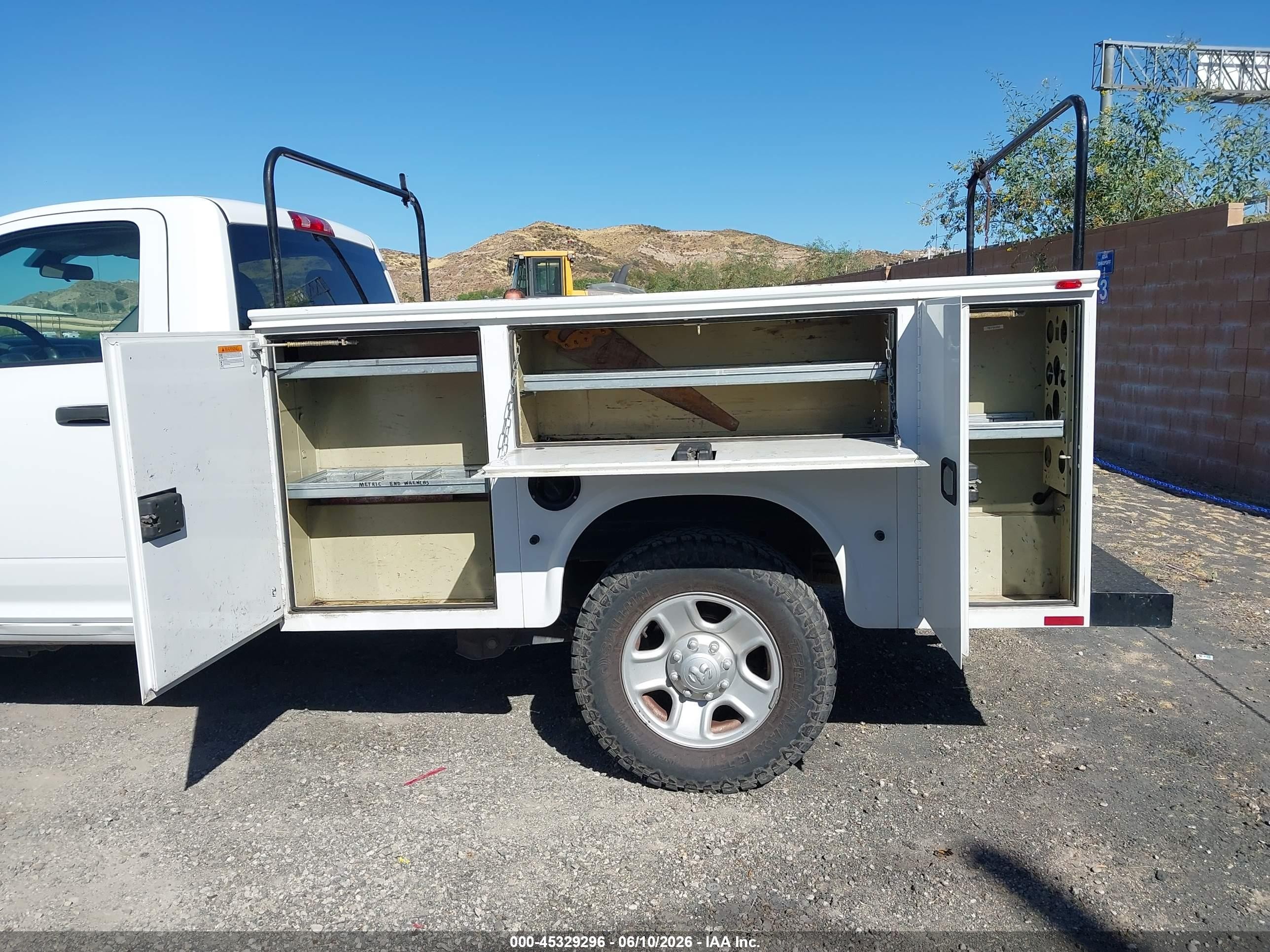 2015 Ram 2500 Tradesman White vin: 3C7WR4AT1FG704828