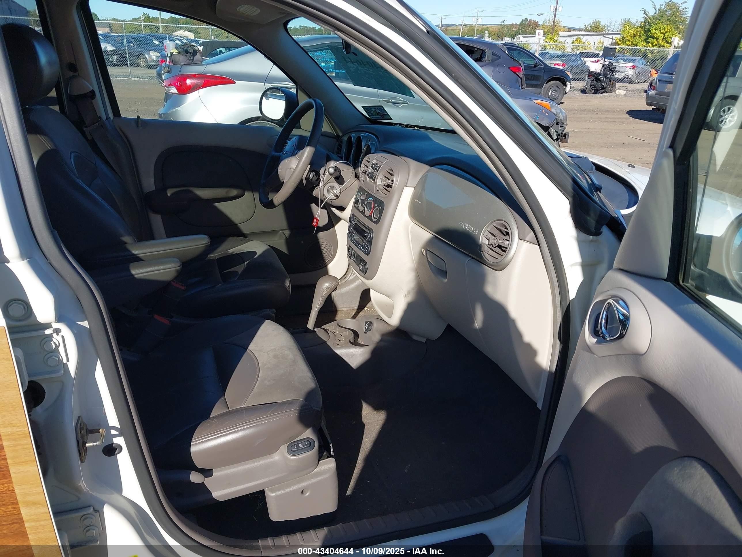 2002 Chrysler Pt Cruiser Limited White vin: 3C8FY68BX2T388595