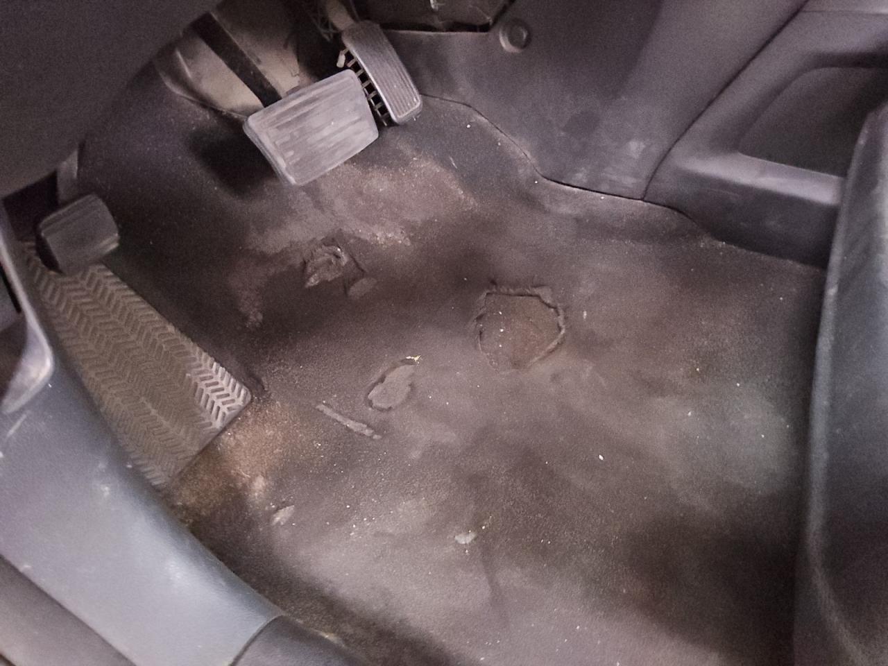 2015 Honda Cr-v Ex Серый vin: 3CZRM3H56FG708331 Damage: Left Front Carpet, Torn, 9 To 10 Inches