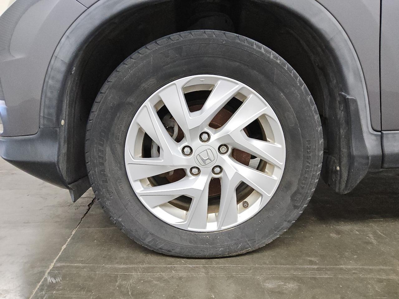 2015 Honda Cr-v Ex Серый vin: 3CZRM3H56FG708331 Damage: Left Front Tire, Worn, Replacement Required