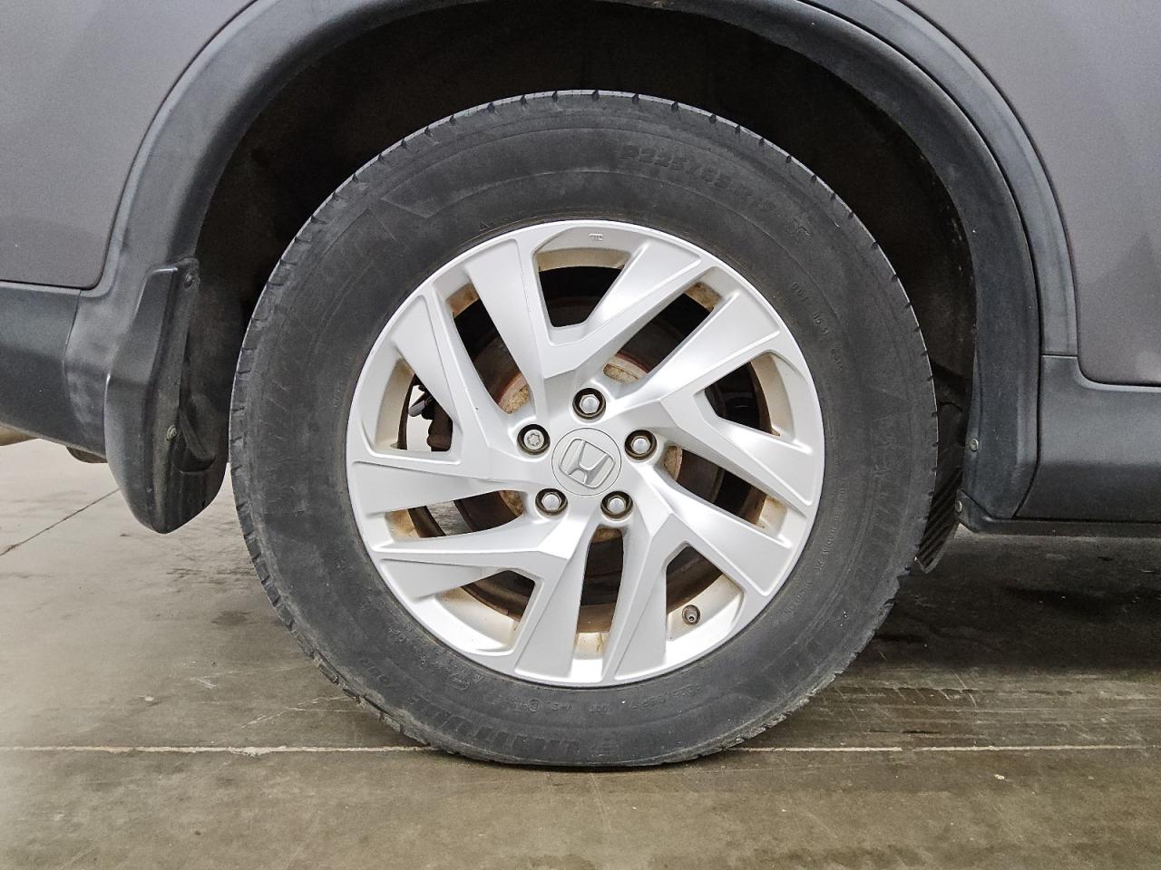 2015 Honda Cr-v Ex Серый vin: 3CZRM3H56FG708331 Damage: Right Rear Tire, Worn, Replacement Required