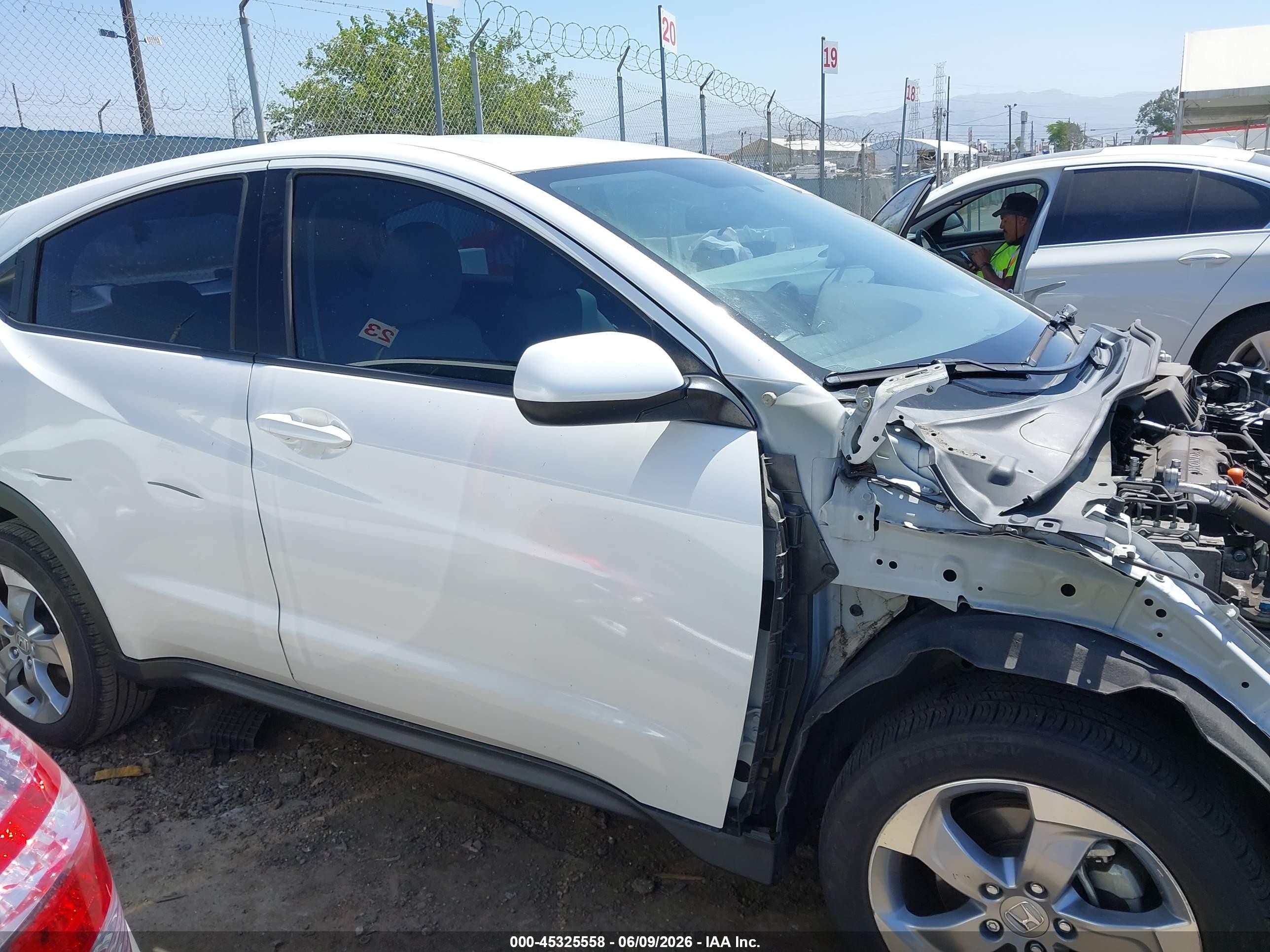 2020 Honda Hr-v 2wd Lx White vin: 3CZRU5H33LM709055