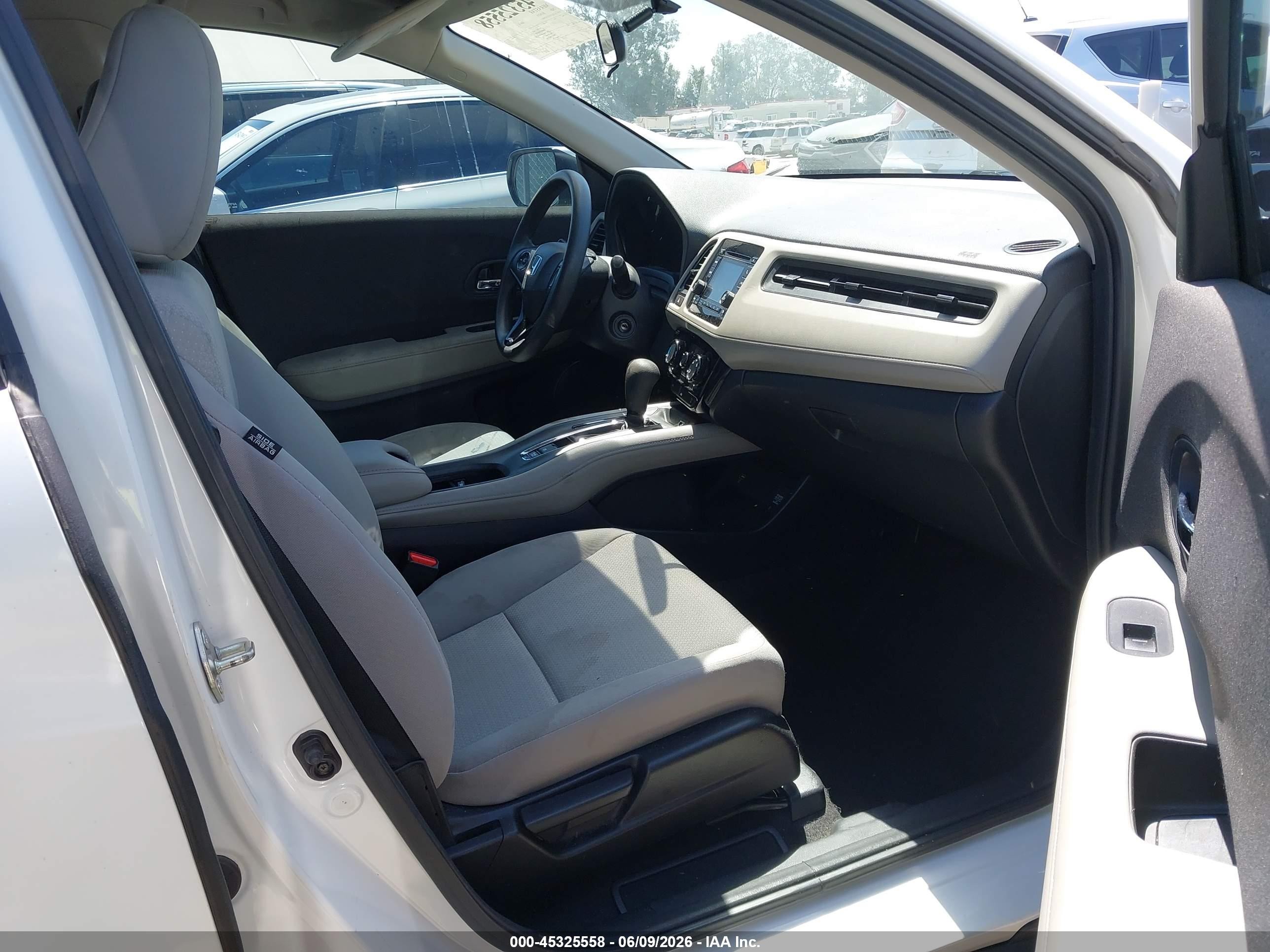 2020 Honda Hr-v 2wd Lx White vin: 3CZRU5H33LM709055