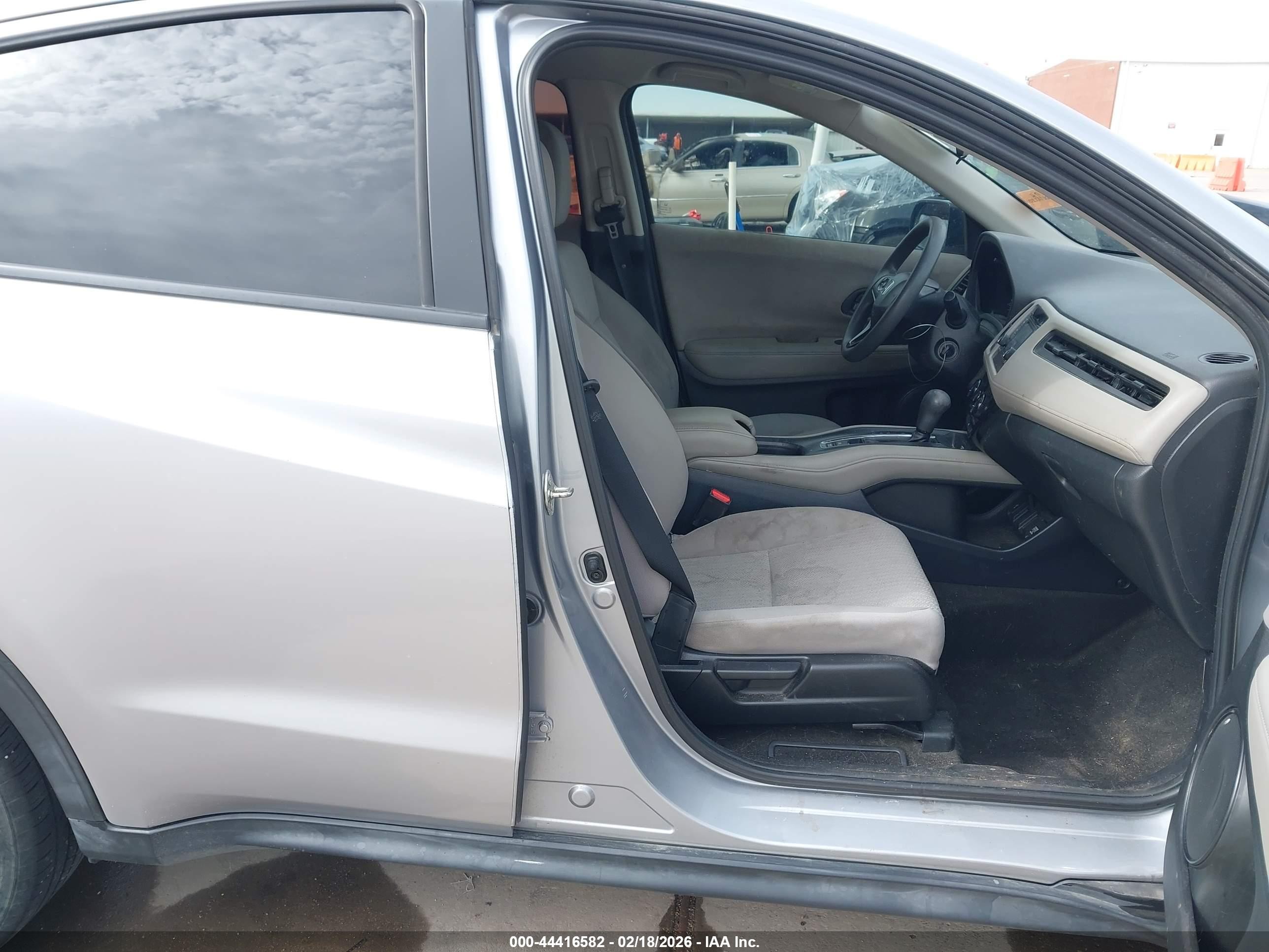 2017 Honda Hr-v Lx Silver vin: 3CZRU5H39HG708577