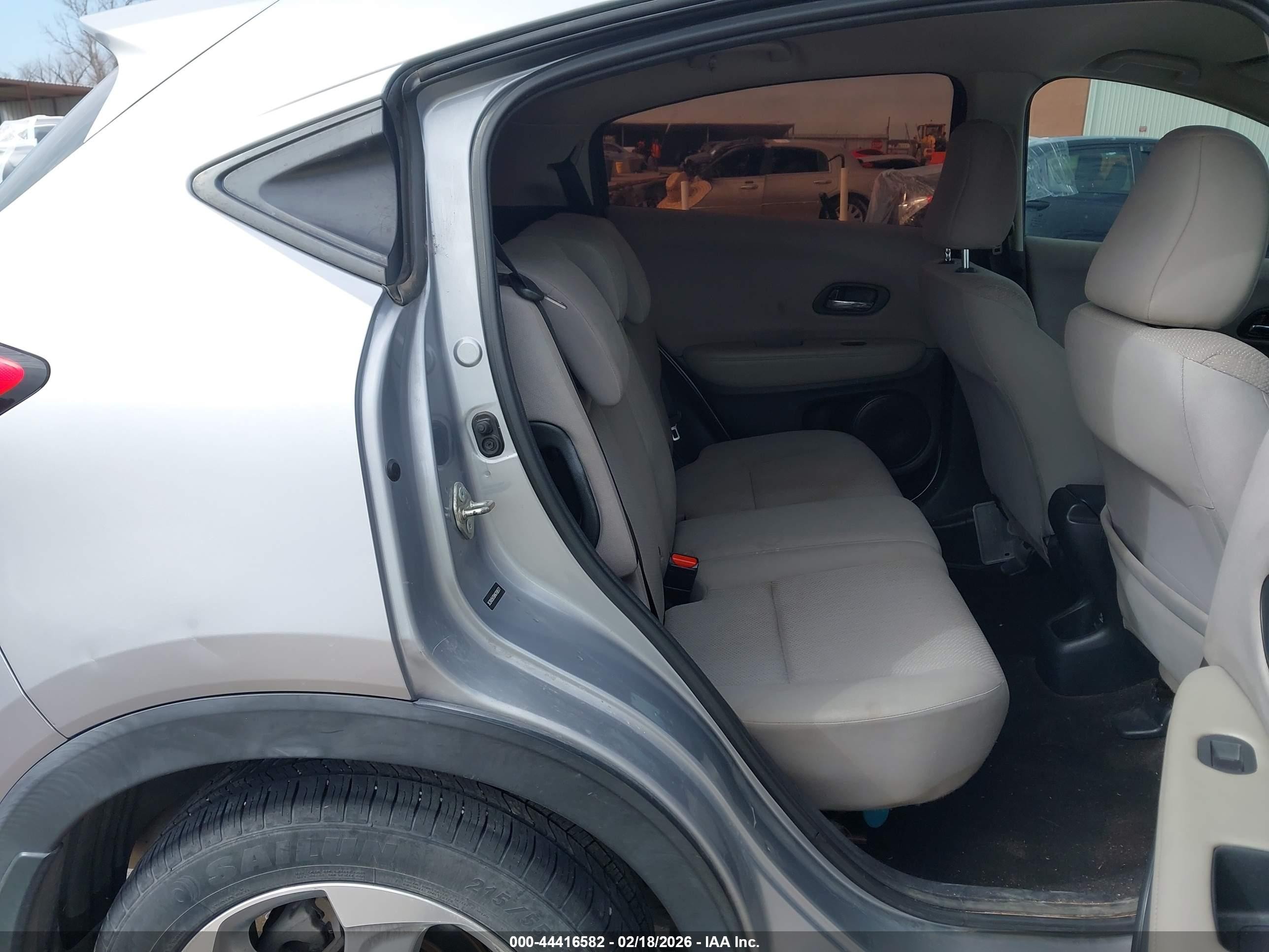 2017 Honda Hr-v Lx Silver vin: 3CZRU5H39HG708577