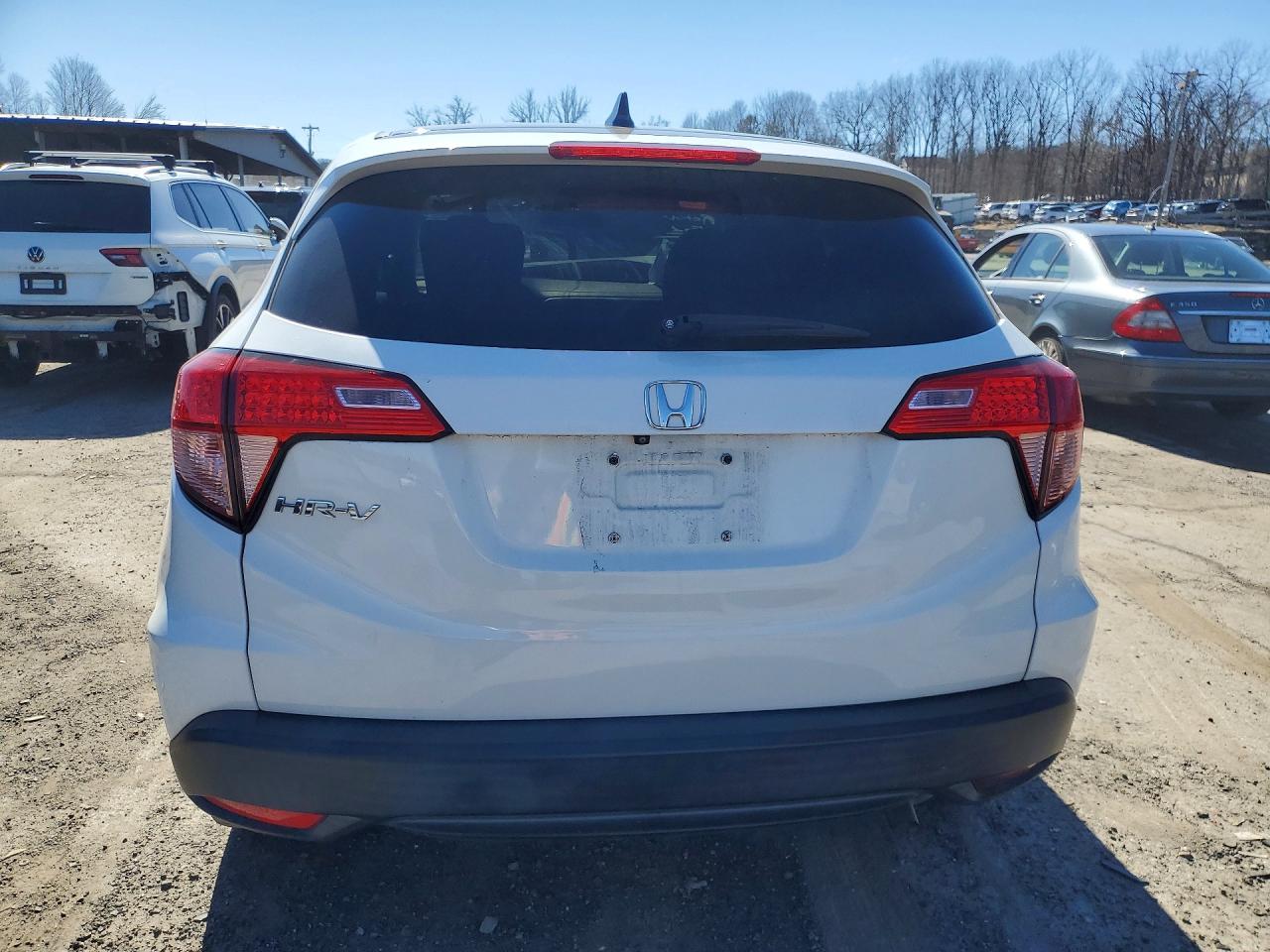 2018 Honda Hr-v Ex White vin: 3CZRU5H55JM711890