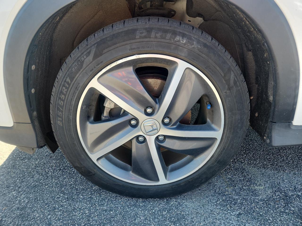 2021 Honda Hr-v Exl White vin: 3CZRU5H73MM722179 Damage: Left Front Wheel, Curb Rash, 3 To 4 Inches