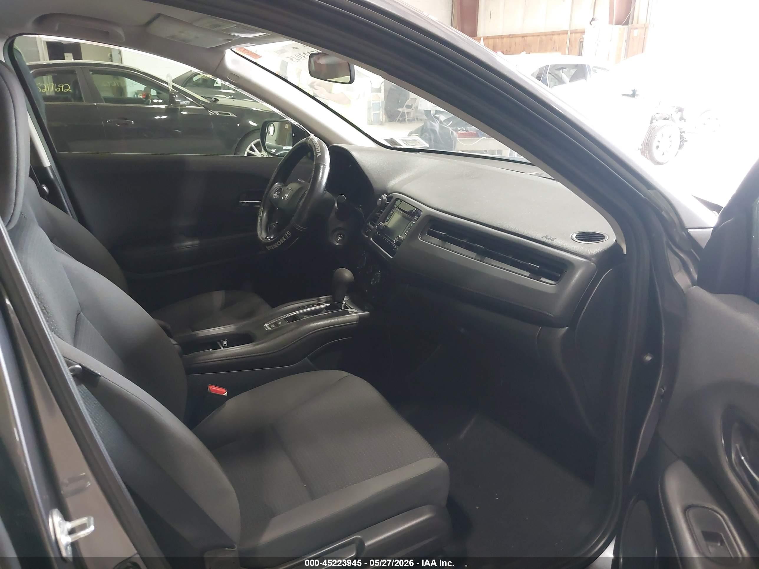 2022 Honda Hr-v Awd Lx Gray vin: 3CZRU6H30NM744936
