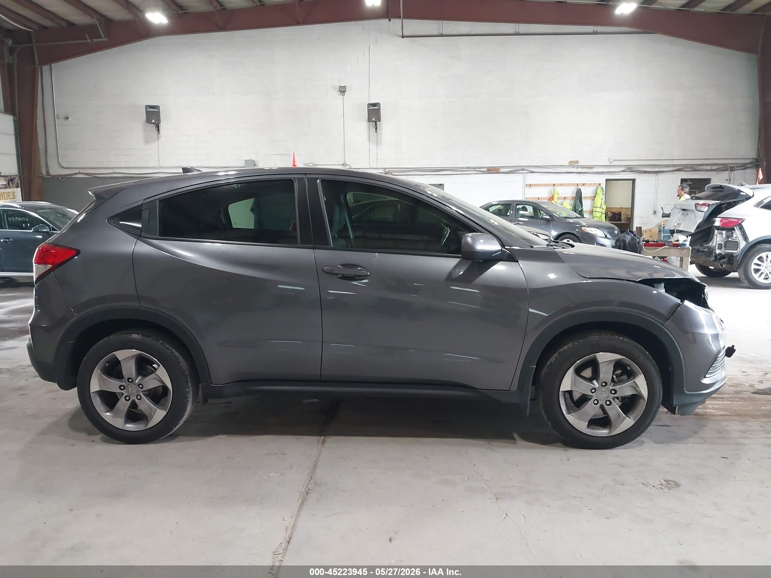 2022 Honda Hr-v Awd Lx Gray vin: 3CZRU6H30NM744936