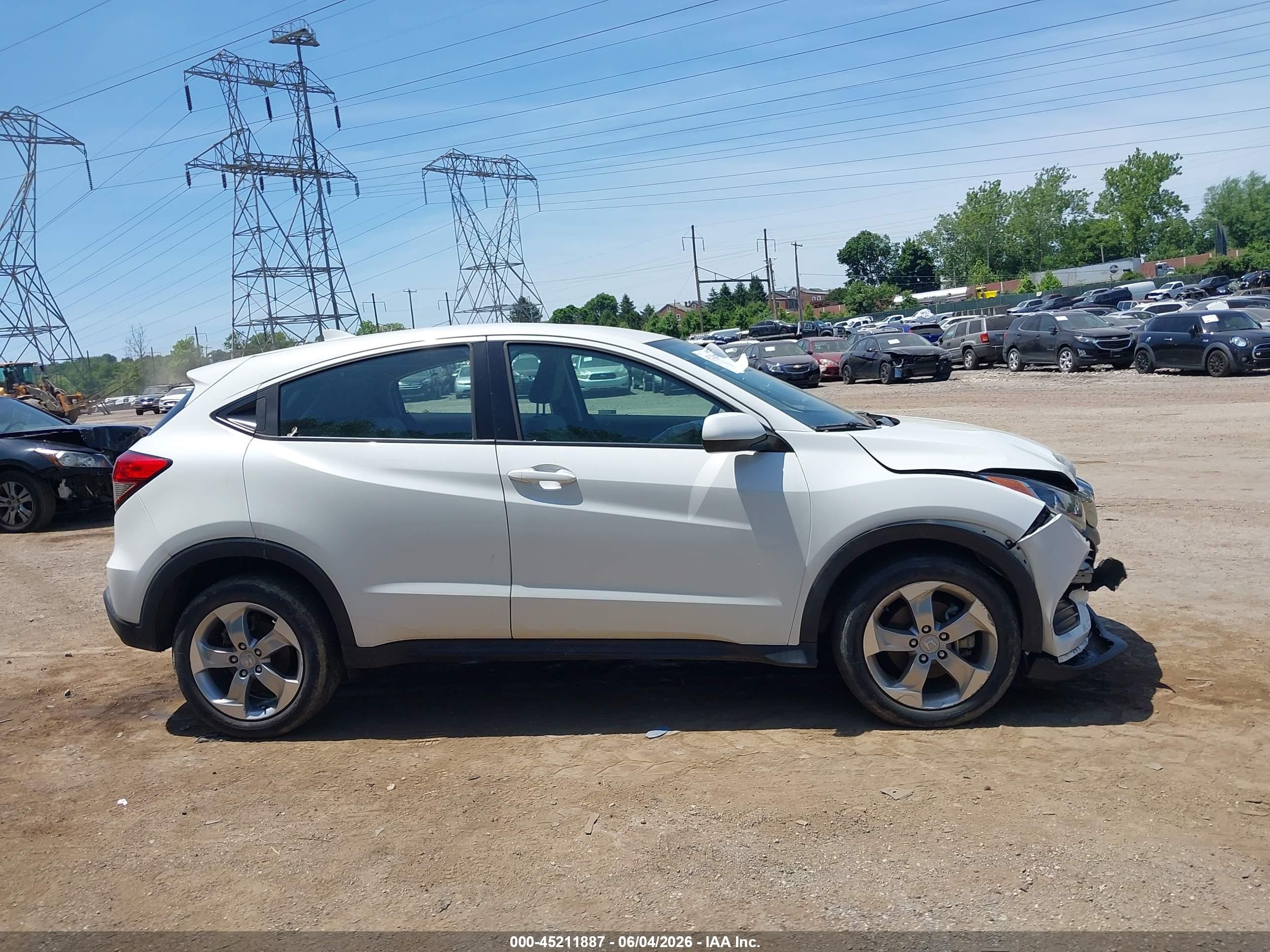 2021 Honda Hr-v Awd Lx White vin: 3CZRU6H31MM746449