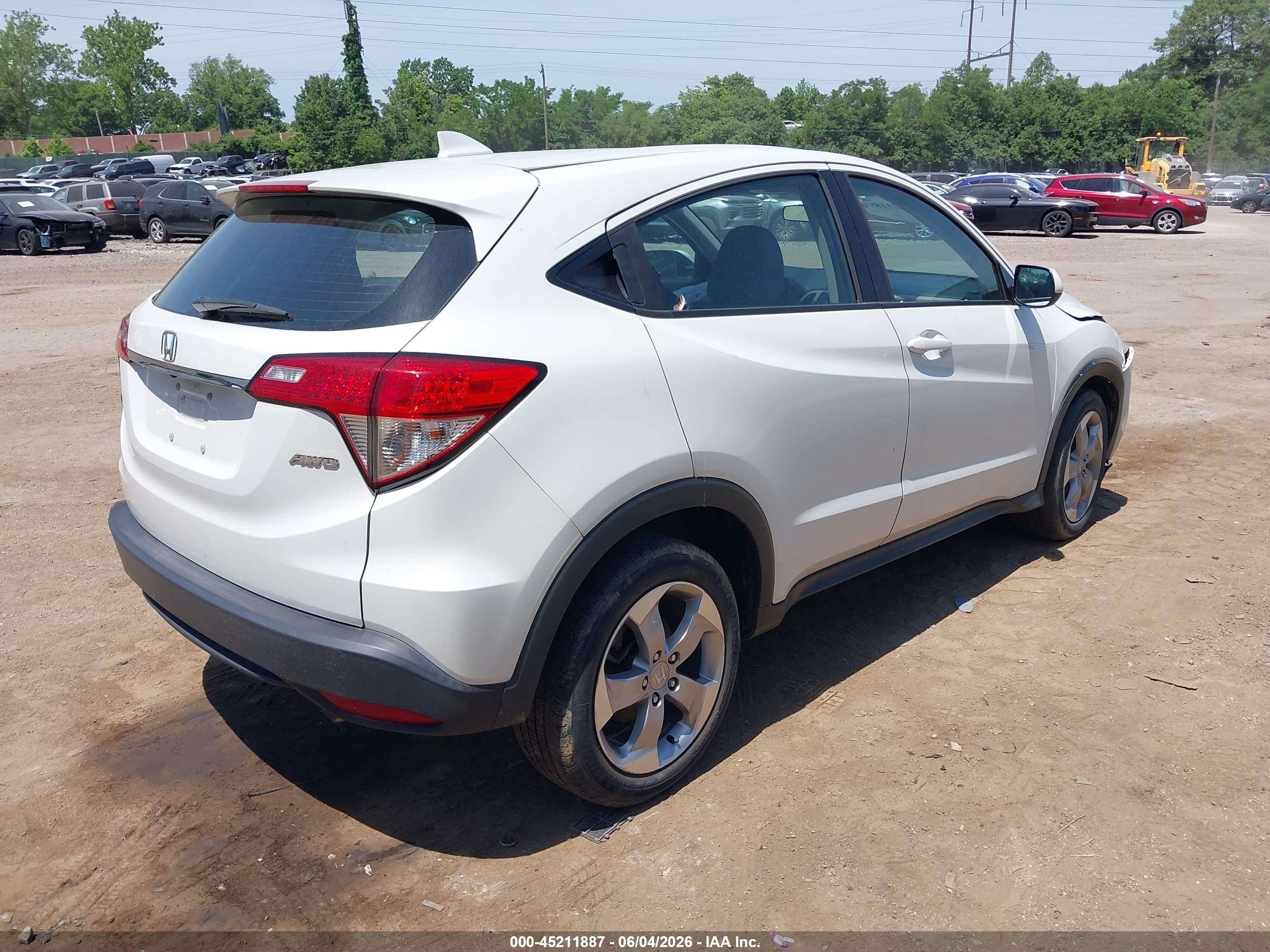2021 Honda Hr-v Awd Lx White vin: 3CZRU6H31MM746449