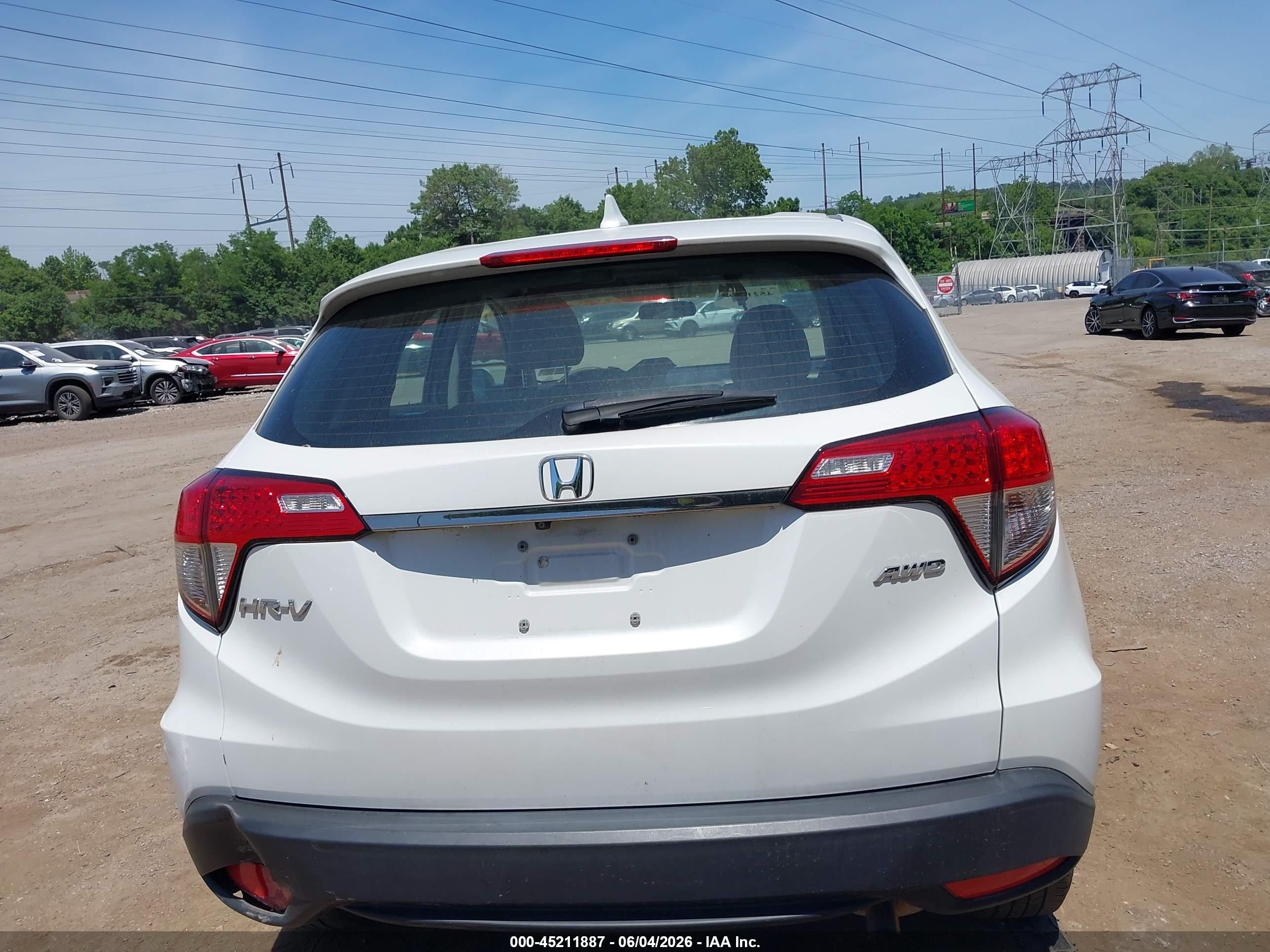 2021 Honda Hr-v Awd Lx White vin: 3CZRU6H31MM746449