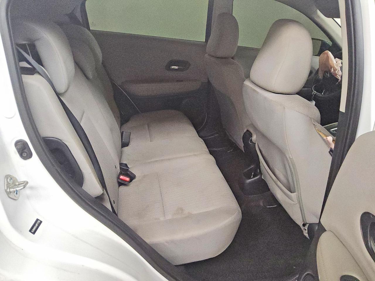 2018 Honda Hr-v Lx White vin: 3CZRU6H32JM717330