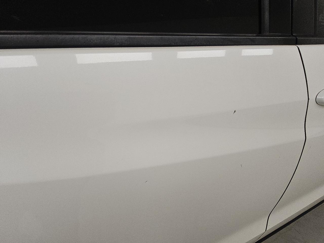 2018 Honda Hr-v Lx White vin: 3CZRU6H32JM717330 Damage: Right Rear Door, Heavy Scratch, 1/8 To 1/2 Inch