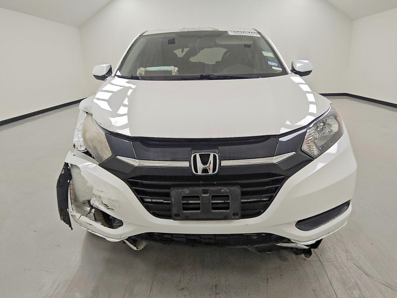 2018 Honda Hr-v Lx White vin: 3CZRU6H32JM717330