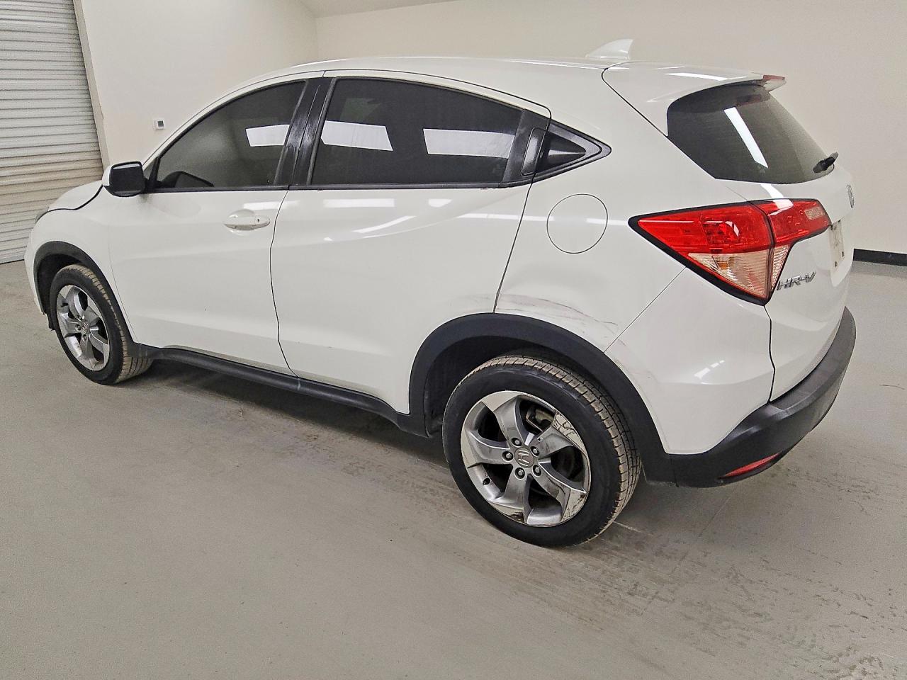 2018 Honda Hr-v Lx White vin: 3CZRU6H32JM717330
