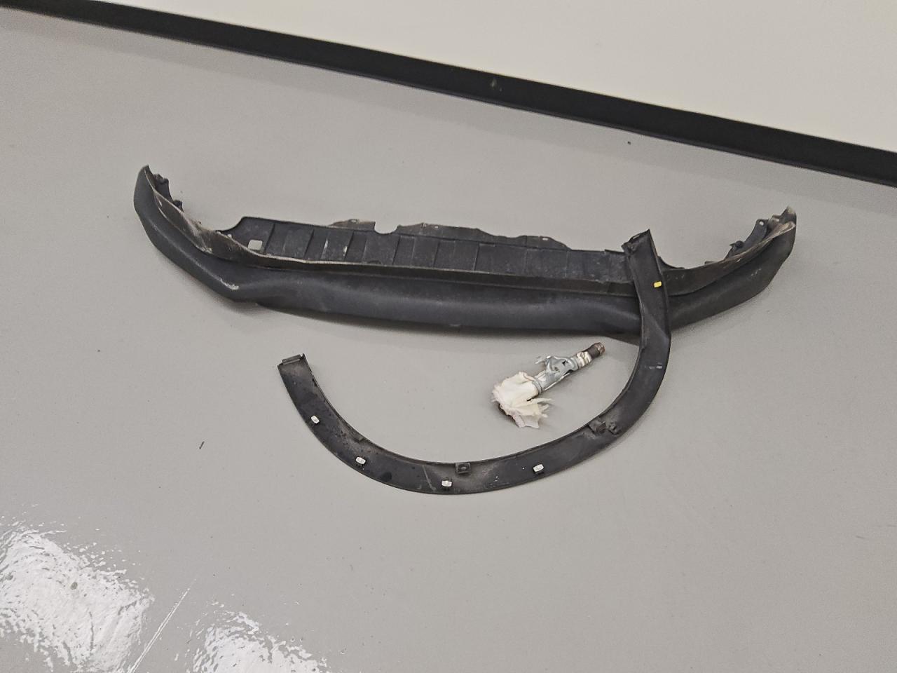 2018 Honda Hr-v Lx White vin: 3CZRU6H32JM717330 Damage: Front Bumper Cover Lower, Broken, Replacement Required