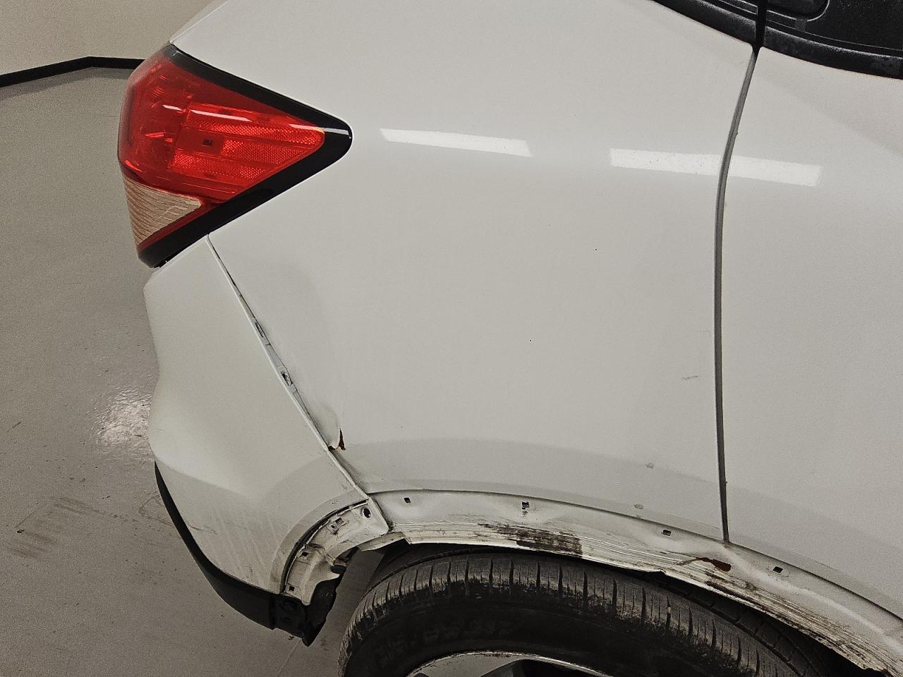 2018 Honda Hr-v Lx White vin: 3CZRU6H32JM717330 Damage: Right Qtr Panel, Dent(S) W/ Paint Dmg, 7 To 8 Inches