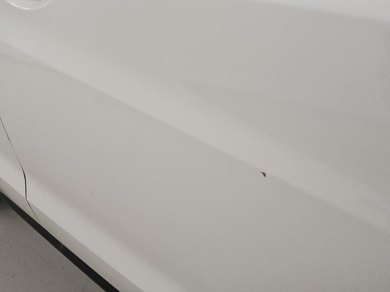 2018 Honda Hr-v Lx White vin: 3CZRU6H32JM717330 Damage: Right Front Door, Heavy Scratch, 1/8 To 1/2 Inch