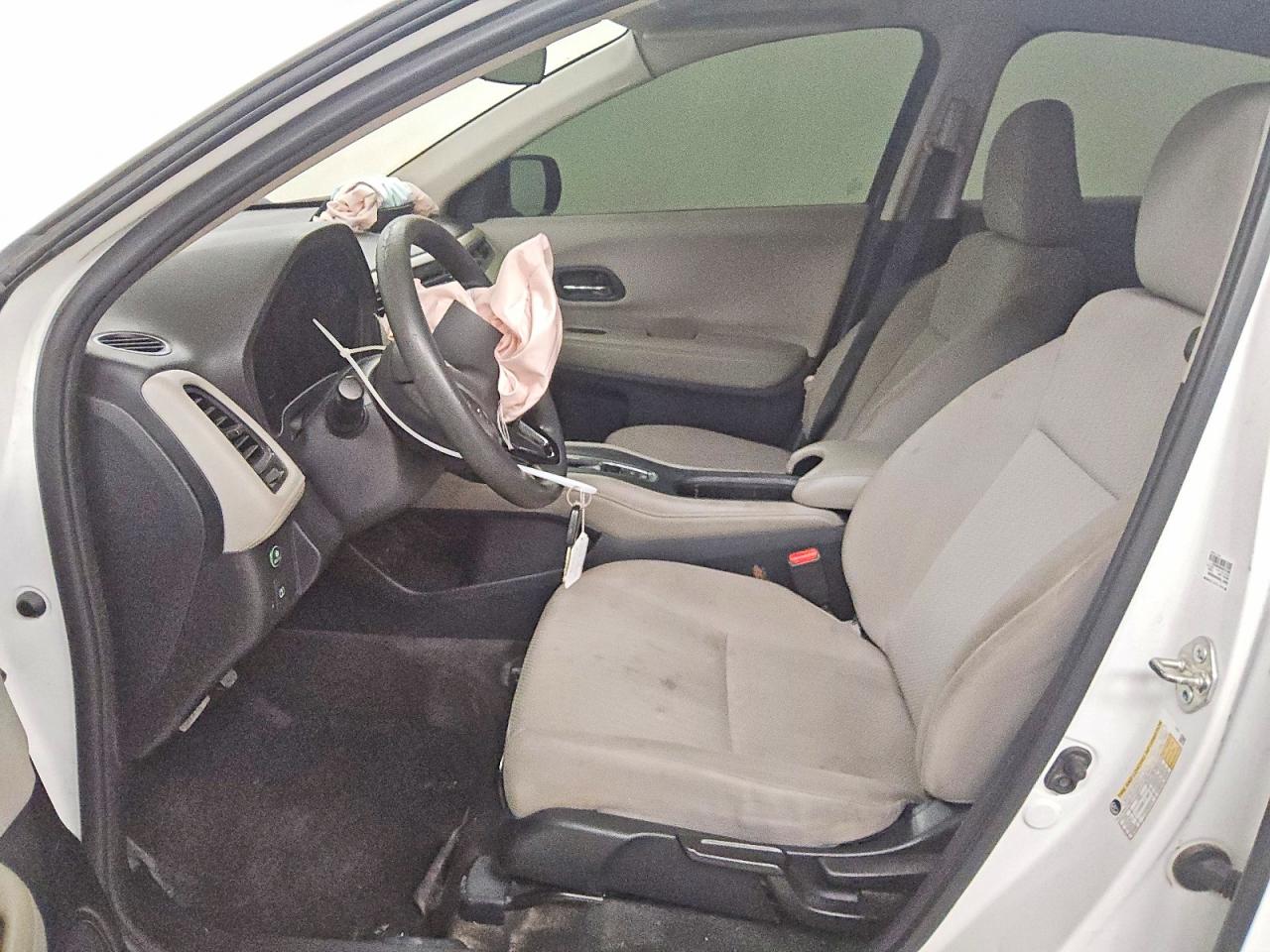 2018 Honda Hr-v Lx White vin: 3CZRU6H32JM717330