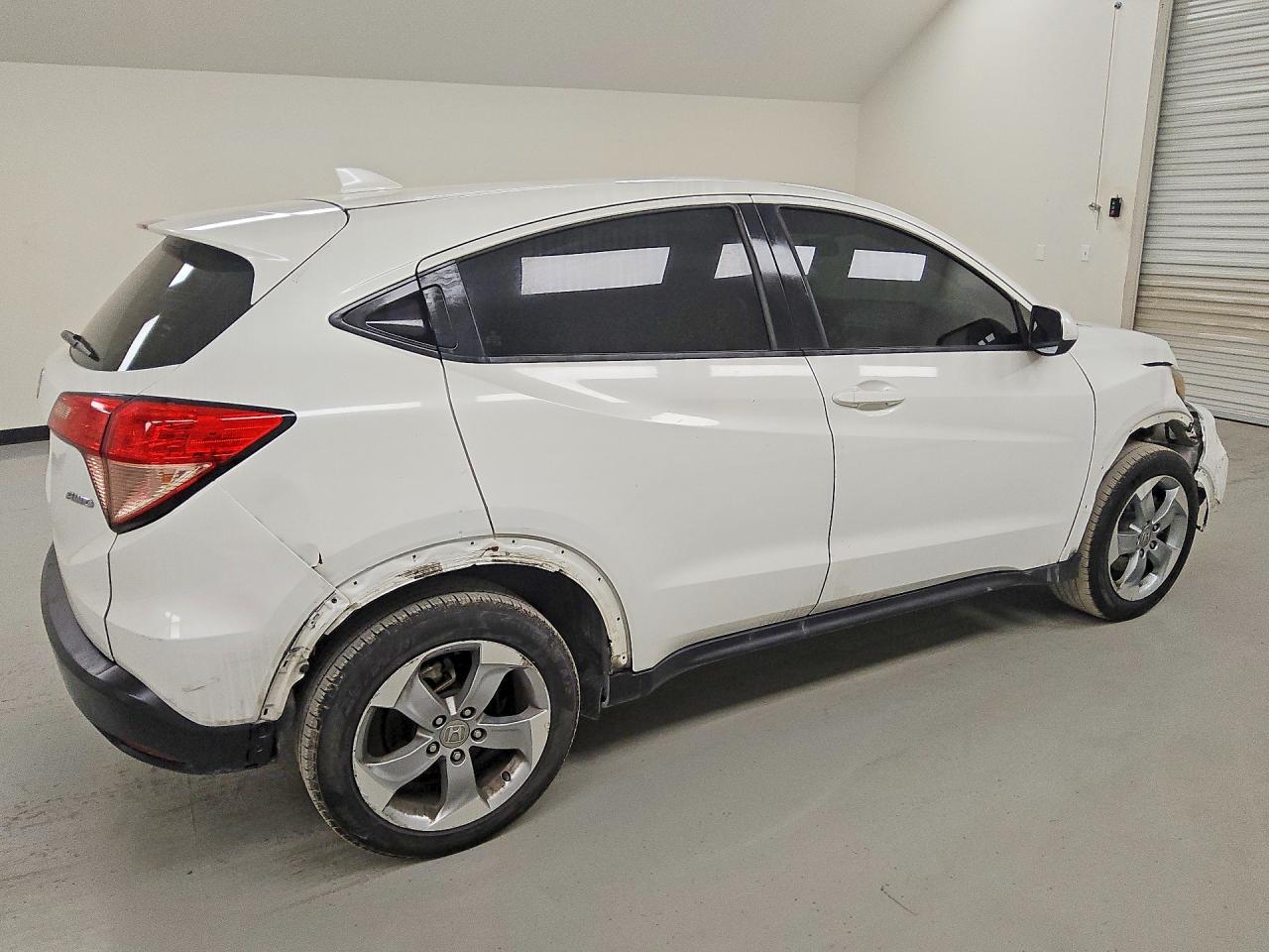 2018 Honda Hr-v Lx White vin: 3CZRU6H32JM717330