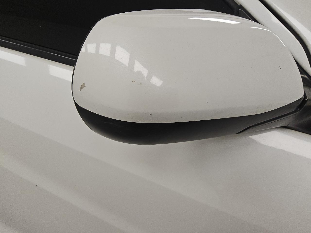 2018 Honda Hr-v Lx White vin: 3CZRU6H32JM717330 Damage: Rf Mirror Cover, Scraped, 1/2 To 1 Inch