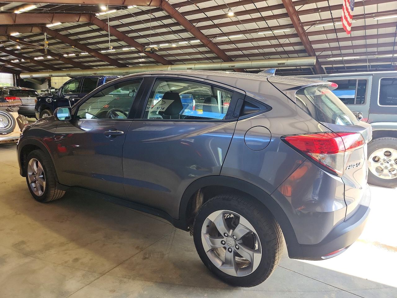 2022 Honda Hr-v Lx Gray vin: 3CZRU6H33NM717892