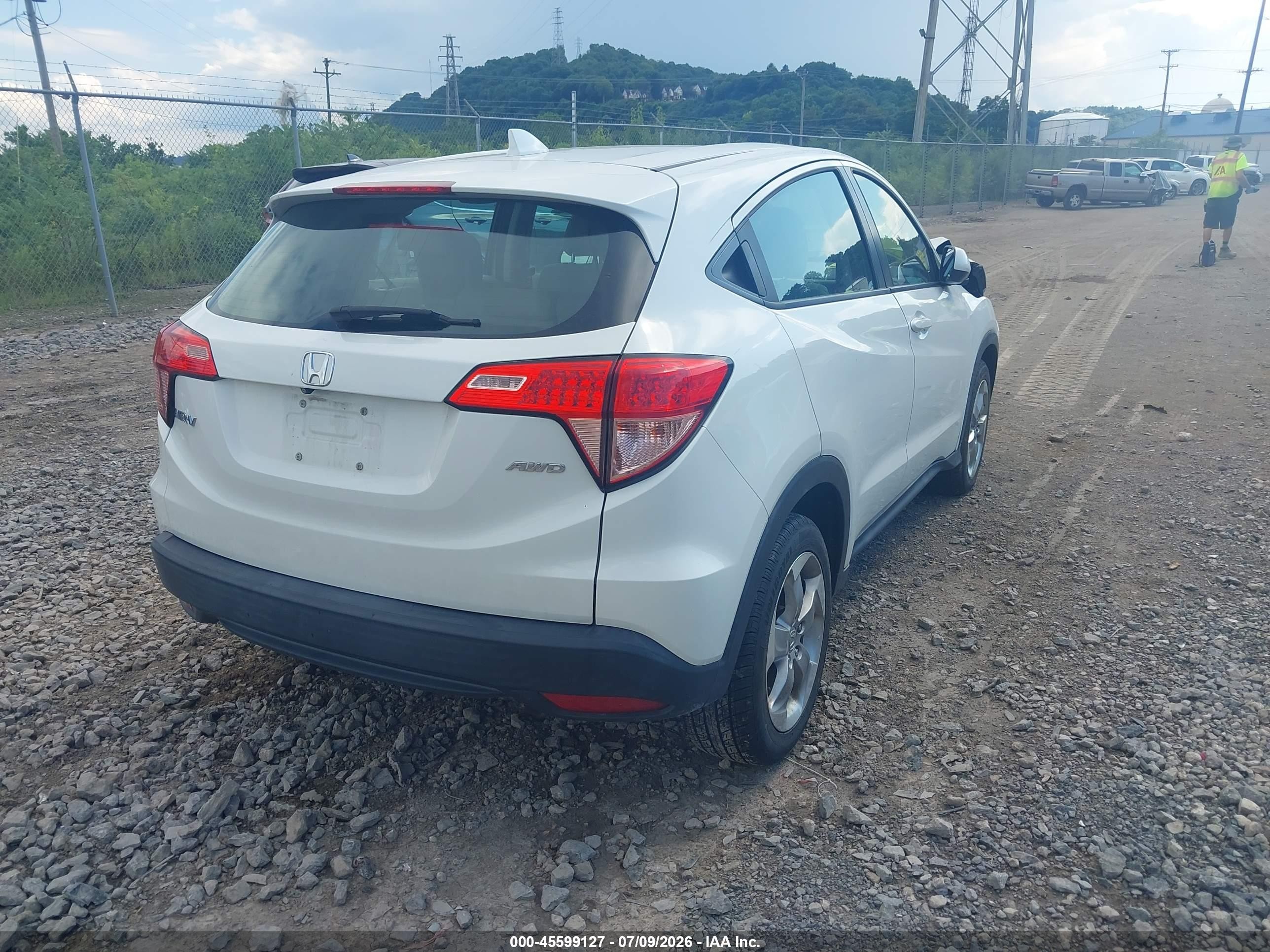 2018 Honda Hr-v Lx White vin: 3CZRU6H35JM722828