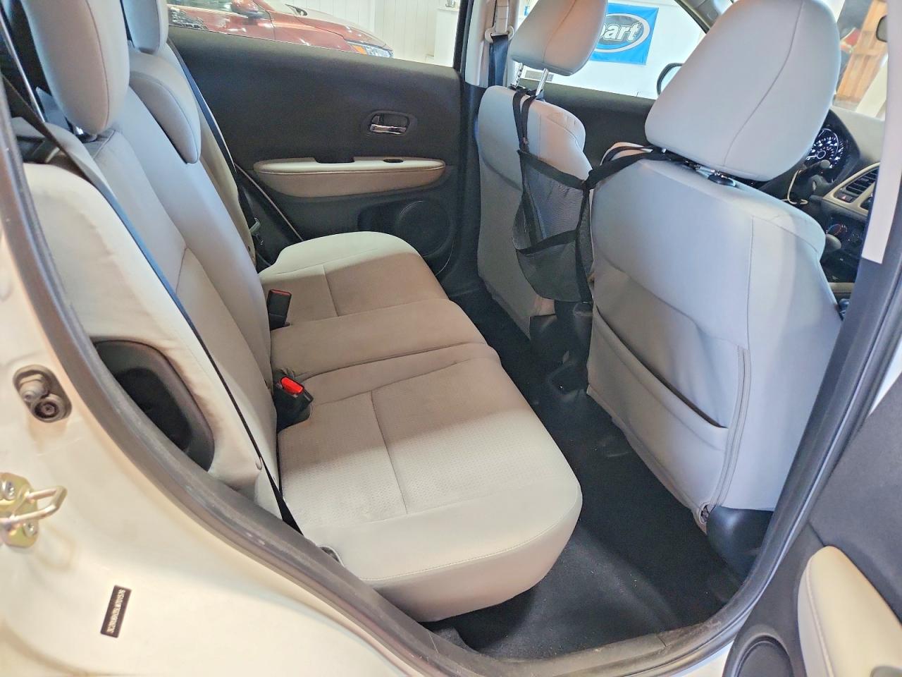 2020 Honda Hr-v Lx White vin: 3CZRU6H35LM701576