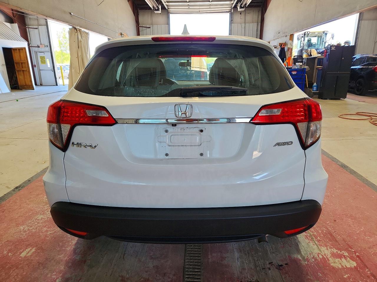 2020 Honda Hr-v Lx White vin: 3CZRU6H35LM701576
