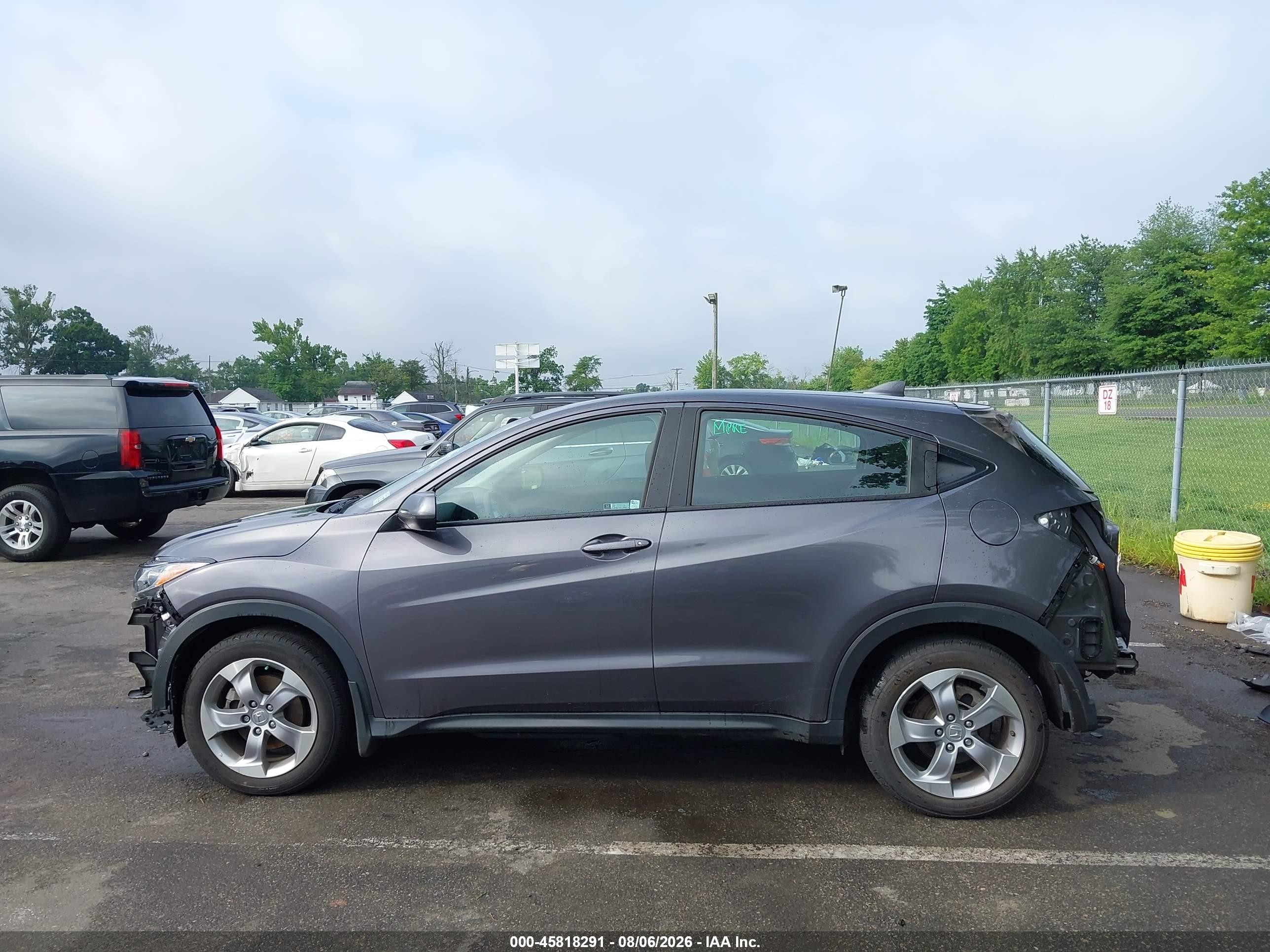 2022 Honda Hr-v Awd Lx Gray vin: 3CZRU6H36NM774488