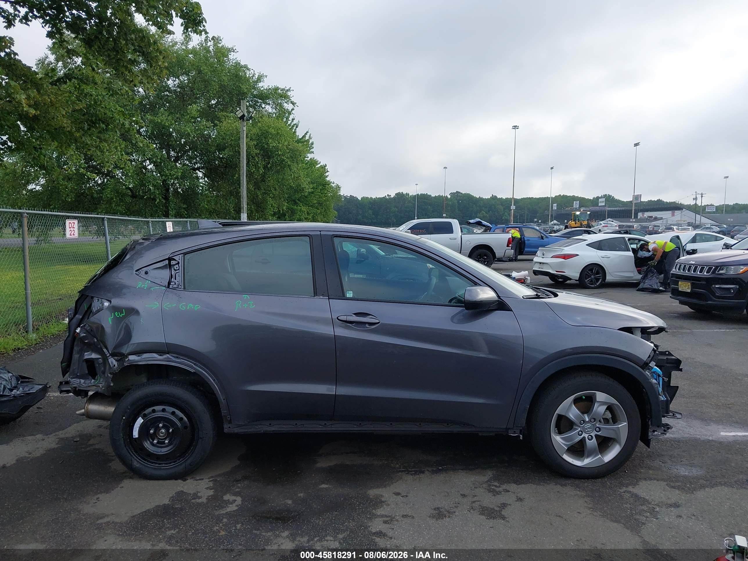 2022 Honda Hr-v Awd Lx Gray vin: 3CZRU6H36NM774488