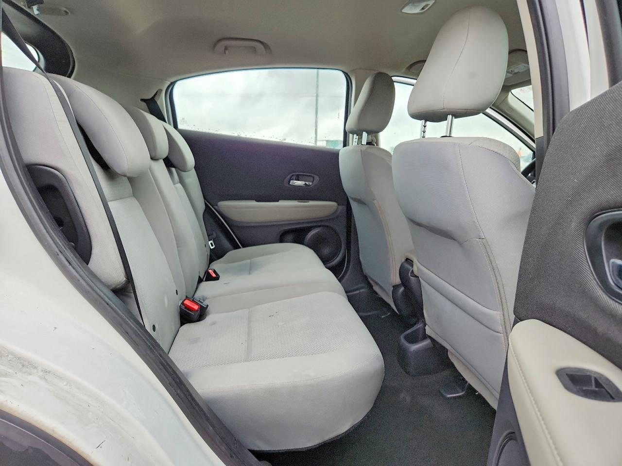 2022 Honda Hr-v Lx White vin: 3CZRU6H38NM725745